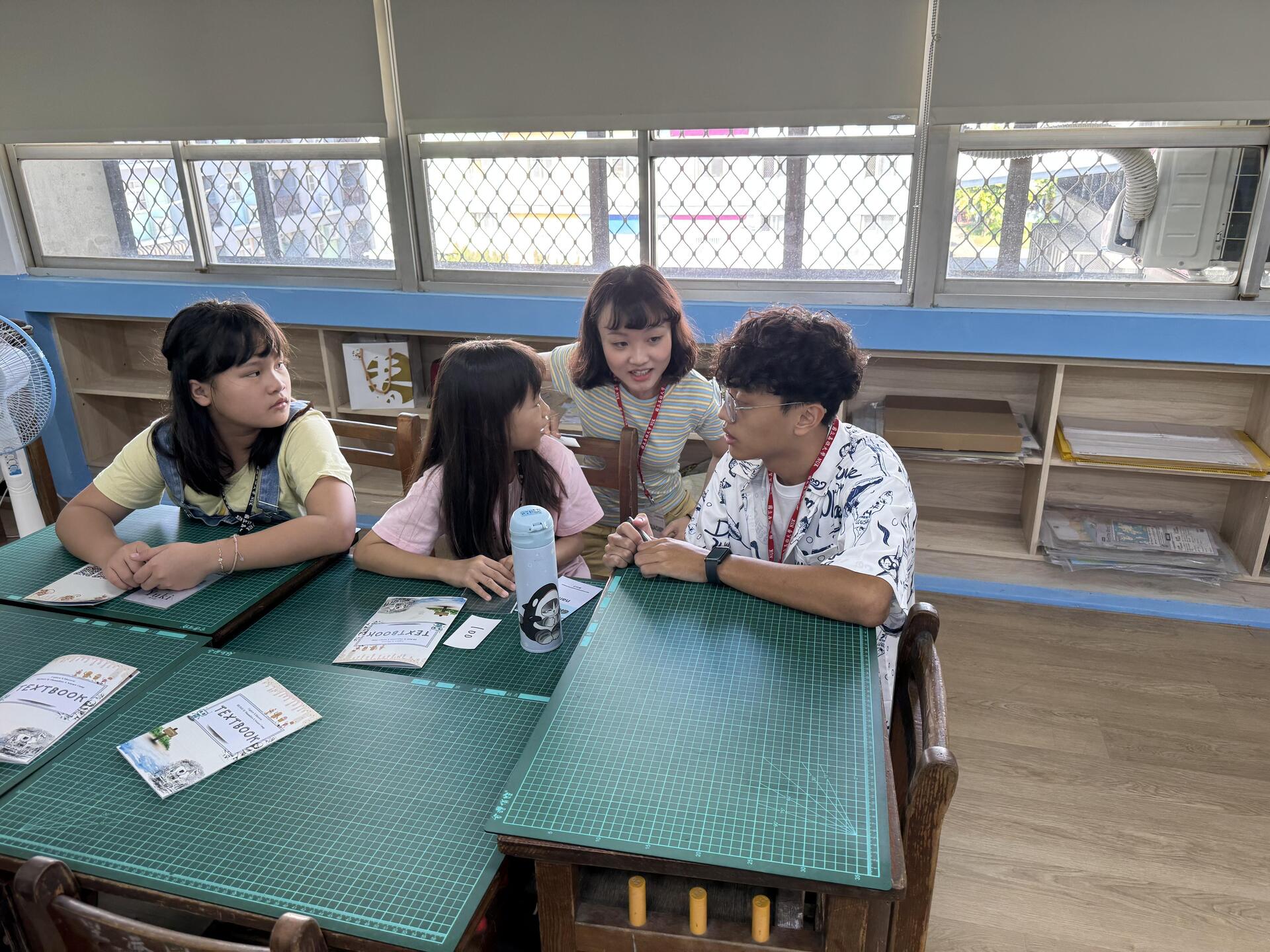 高雄大學西語系赴里港國小辦雙語夏令營 結合英語、科學與環保 促進教育優先區孩子自信成長、樂在學習 007圖片
