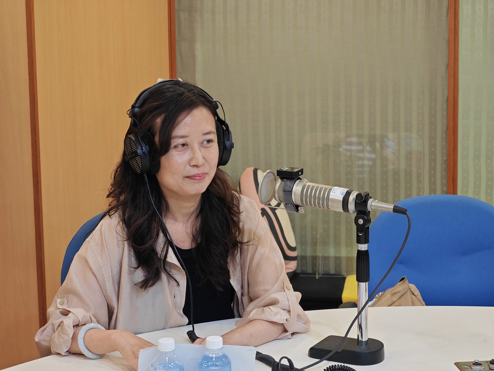 國立高雄大學、國立教育廣播電台高雄分台（FM101.7）節目《Tea Time時光》今（2024）年合作企劃單元《開啟時光機》，7月份邀請高雄大學財務金融學系系主任楊琬如上節目受訪002圖片