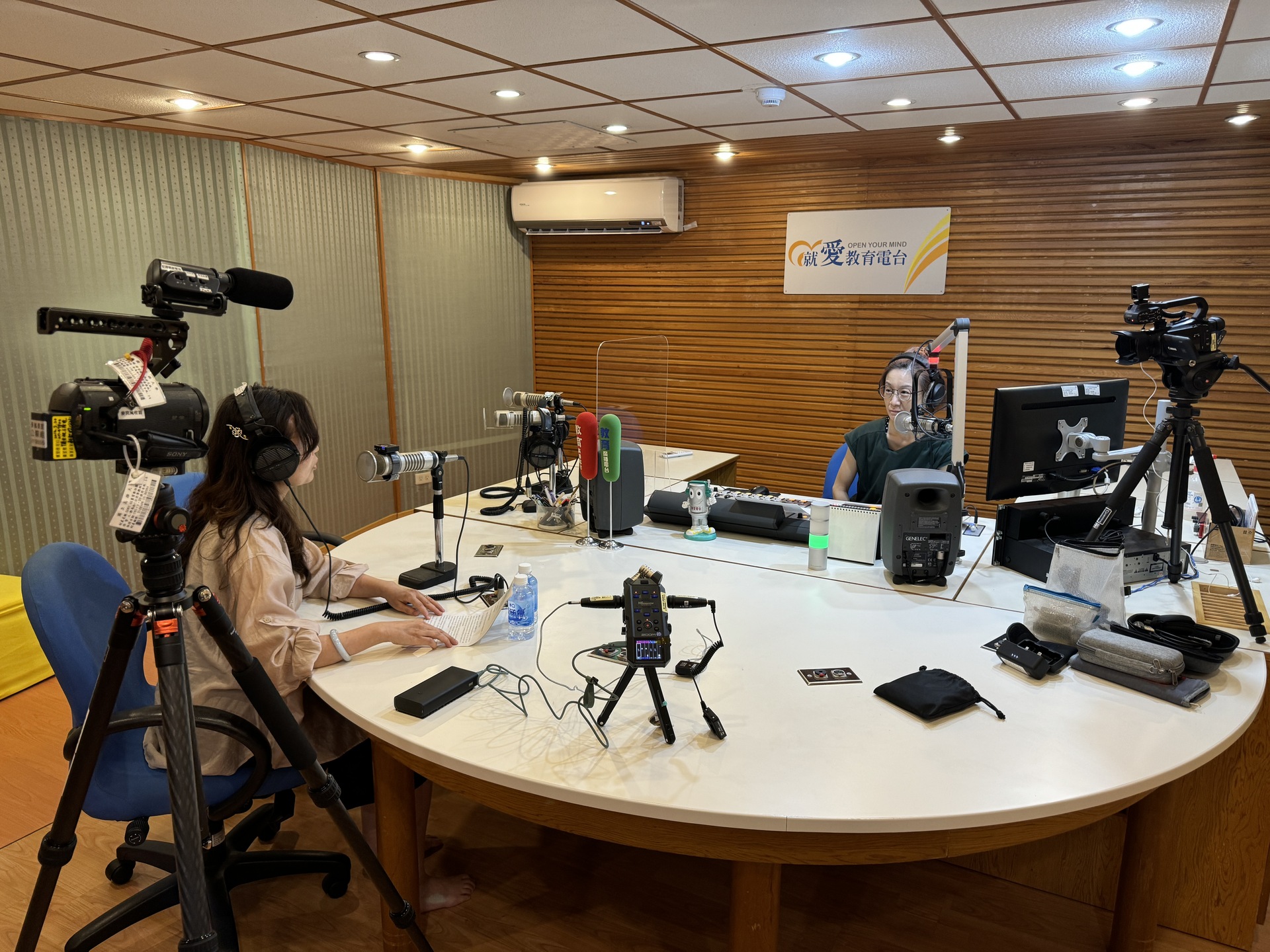 國立高雄大學、國立教育廣播電台高雄分台（FM101.7）節目《Tea Time時光》今（2024）年合作企劃單元《開啟時光機》，7月份邀請高雄大學財務金融學系系主任楊琬如上節目受訪003圖片