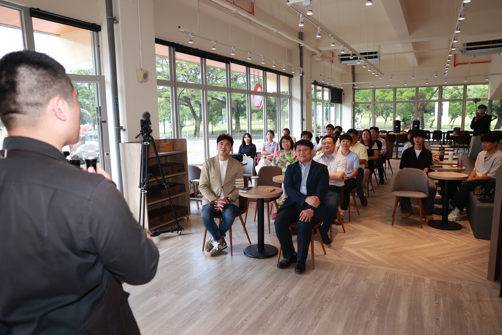 路易莎咖啡高雄大學門市開幕,香氣瀰漫生態湖畔004圖片