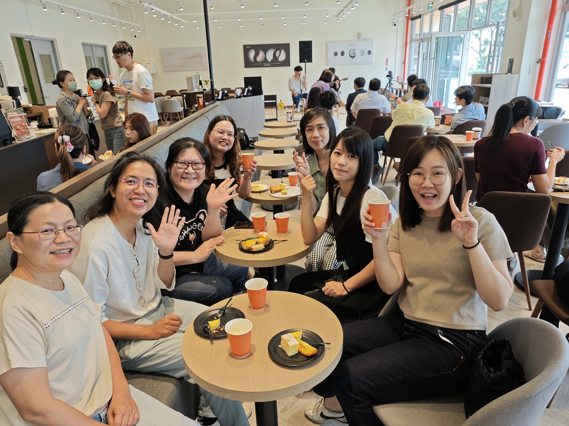 路易莎咖啡高雄大學門市開幕,香氣瀰漫生態湖畔012圖片