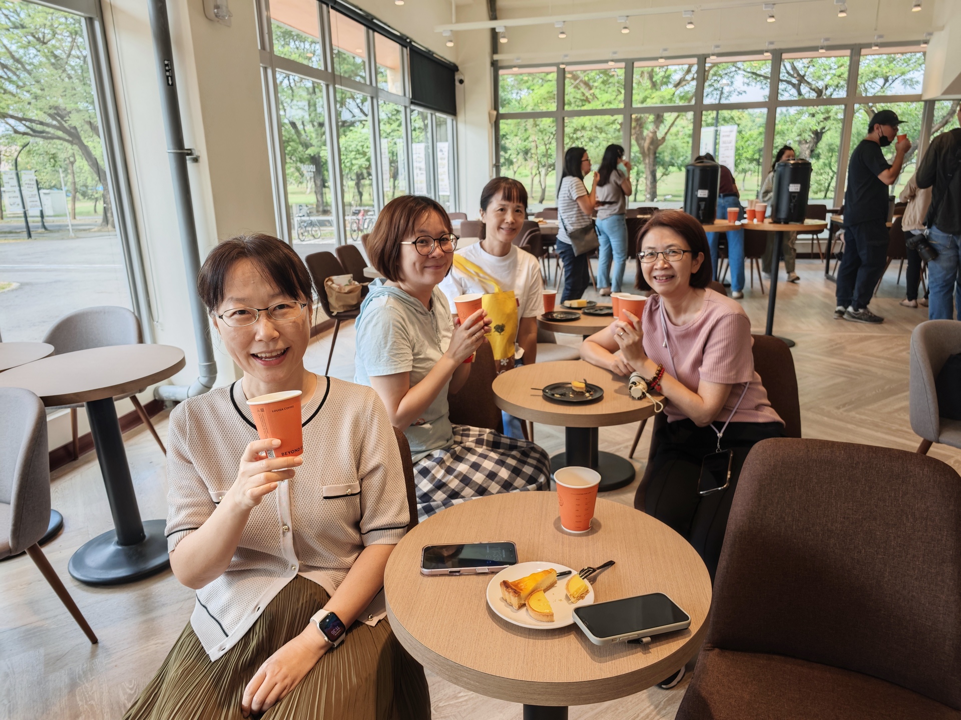 路易莎咖啡高雄大學門市開幕,香氣瀰漫生態湖畔013圖片