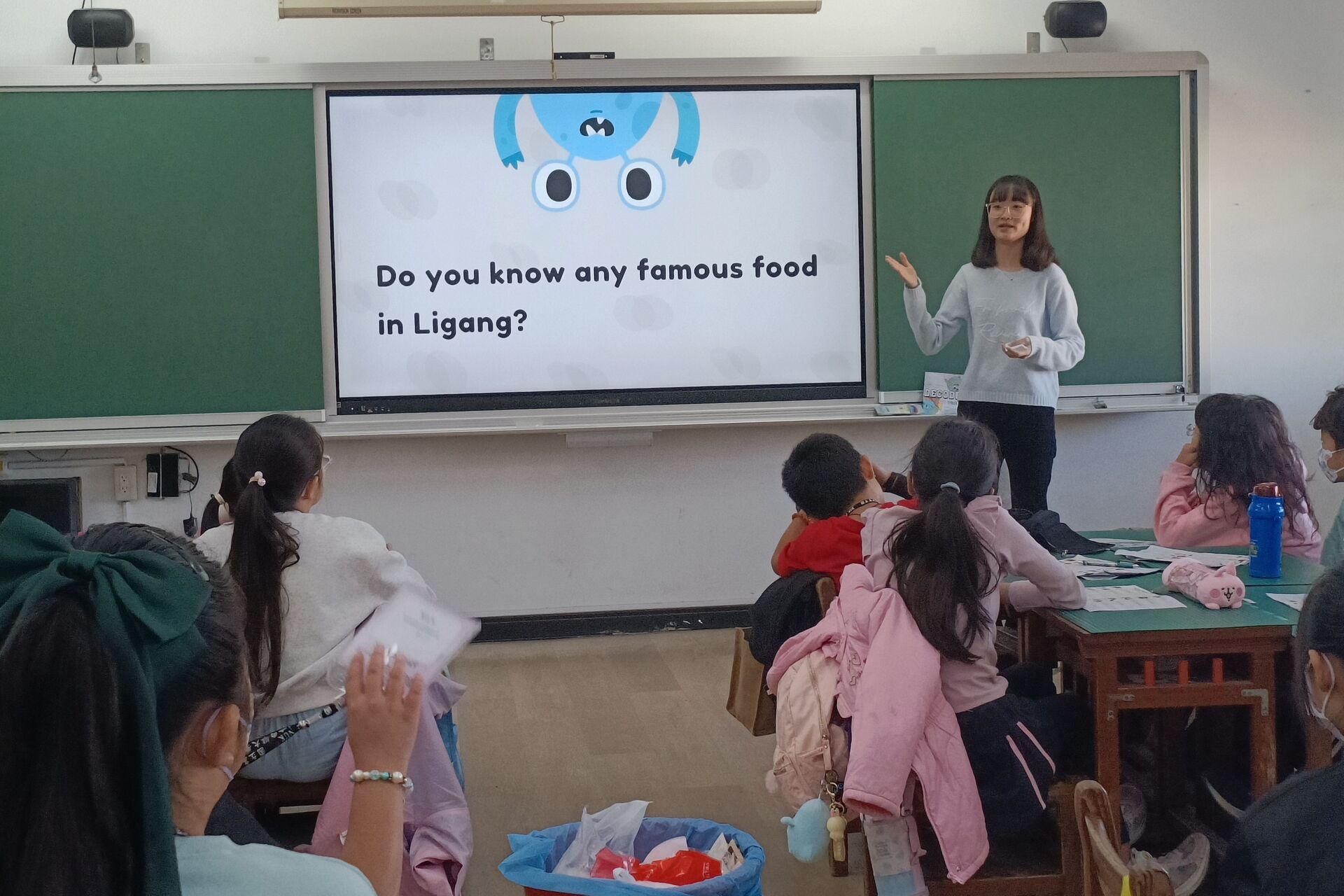 高大西語系攜手高中生 前進教育優先區舉辦雙語冬令營 結合AI識讀與藍曬手作點亮偏鄉 001圖片