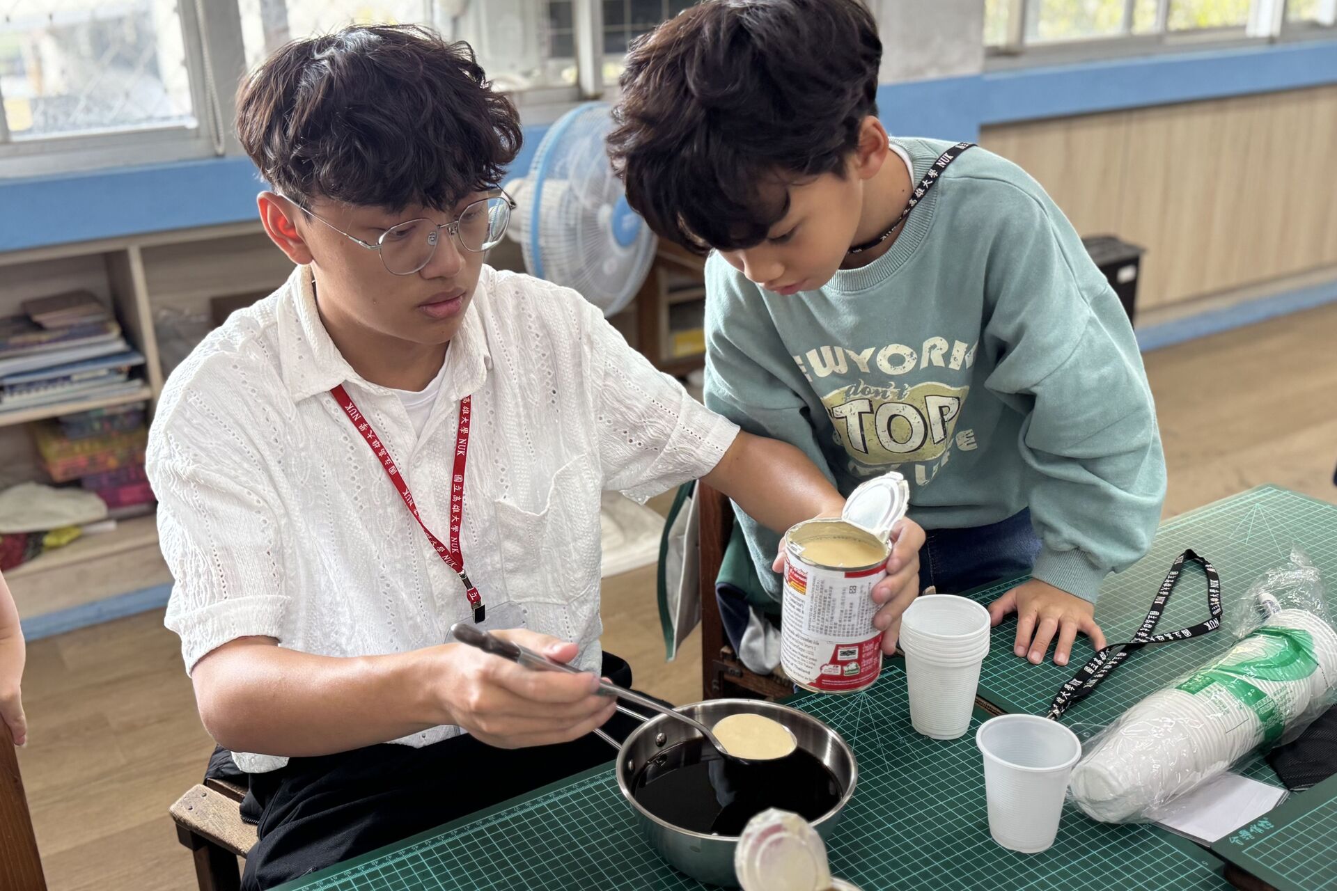 高大西語系攜手高中生 前進教育優先區舉辦雙語冬令營 結合AI識讀與藍曬手作點亮偏鄉 006圖片