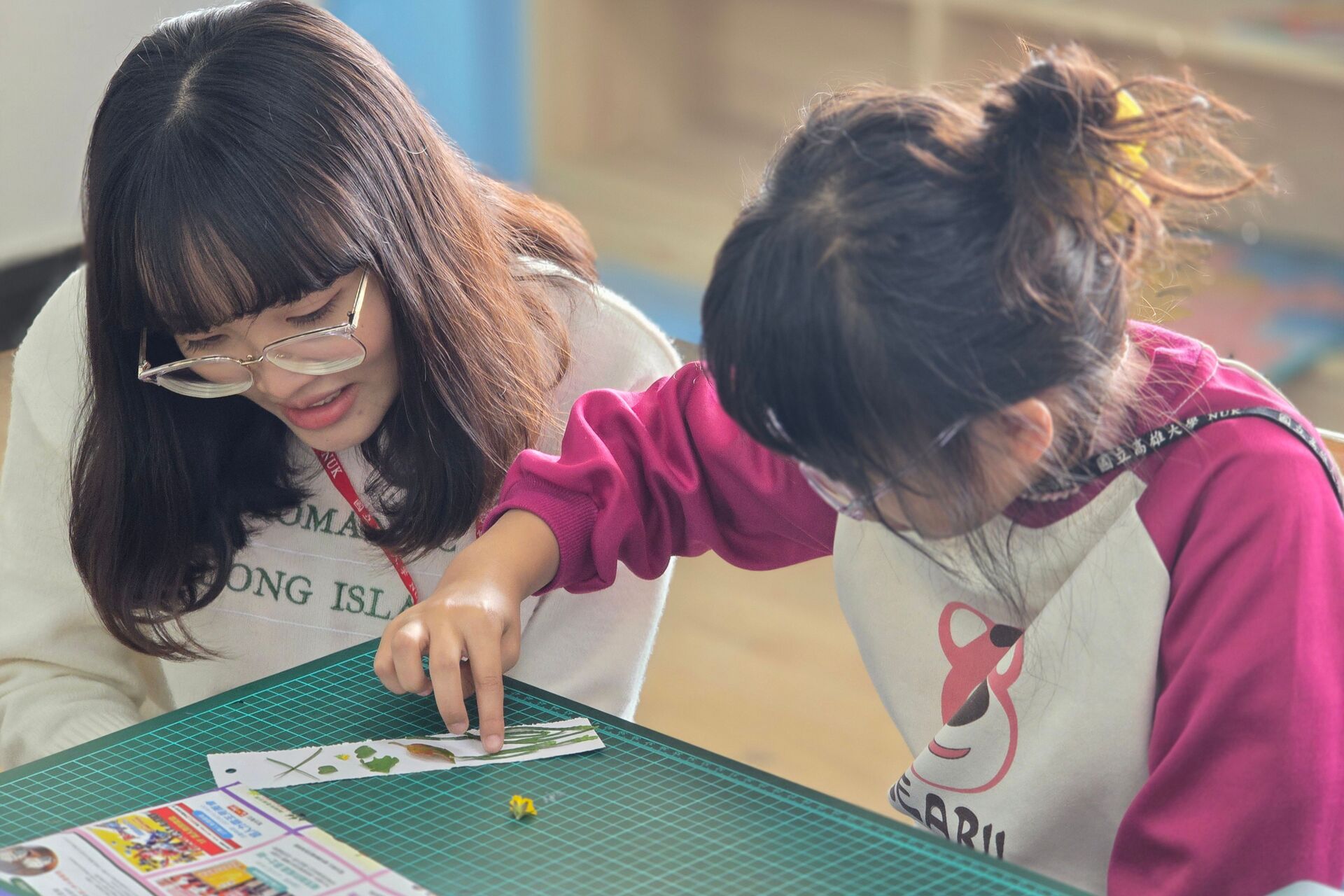 高大西語系攜手高中生 前進教育優先區舉辦雙語冬令營 結合AI識讀與藍曬手作點亮偏鄉 023圖片