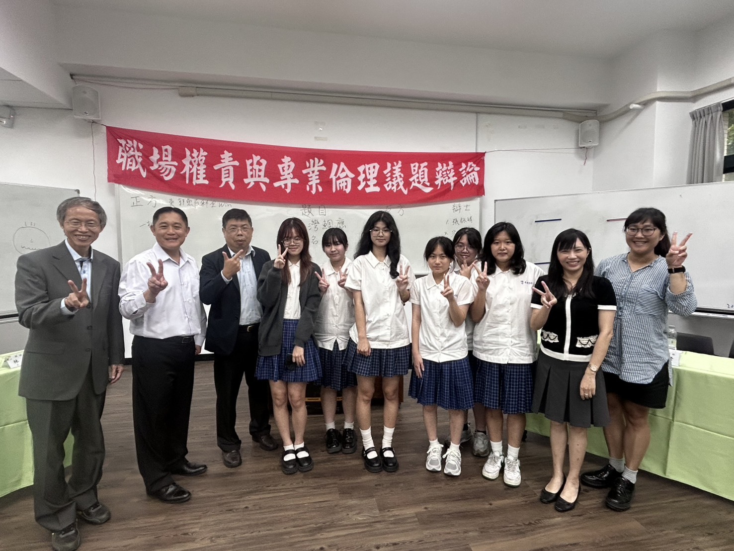 政治法律學系「職場權責與專業倫理」課程5日舉辦畢業辯論活動013