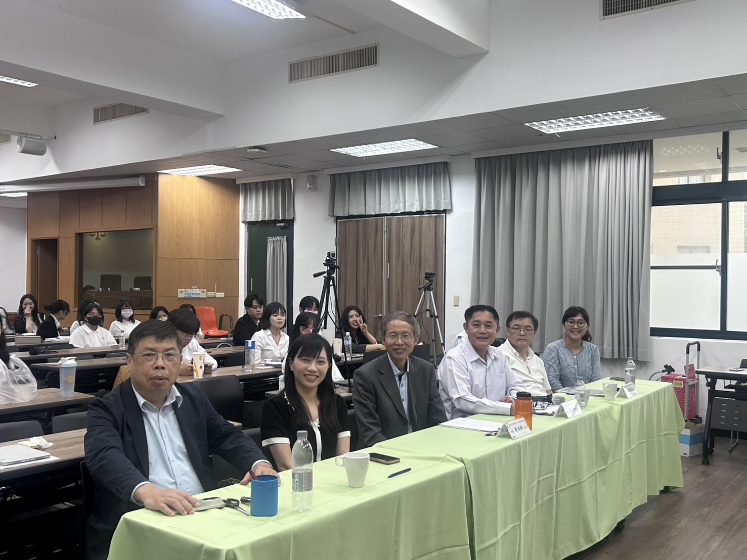 政治法律學系「職場權責與專業倫理」課程5日舉辦畢業辯論活動015