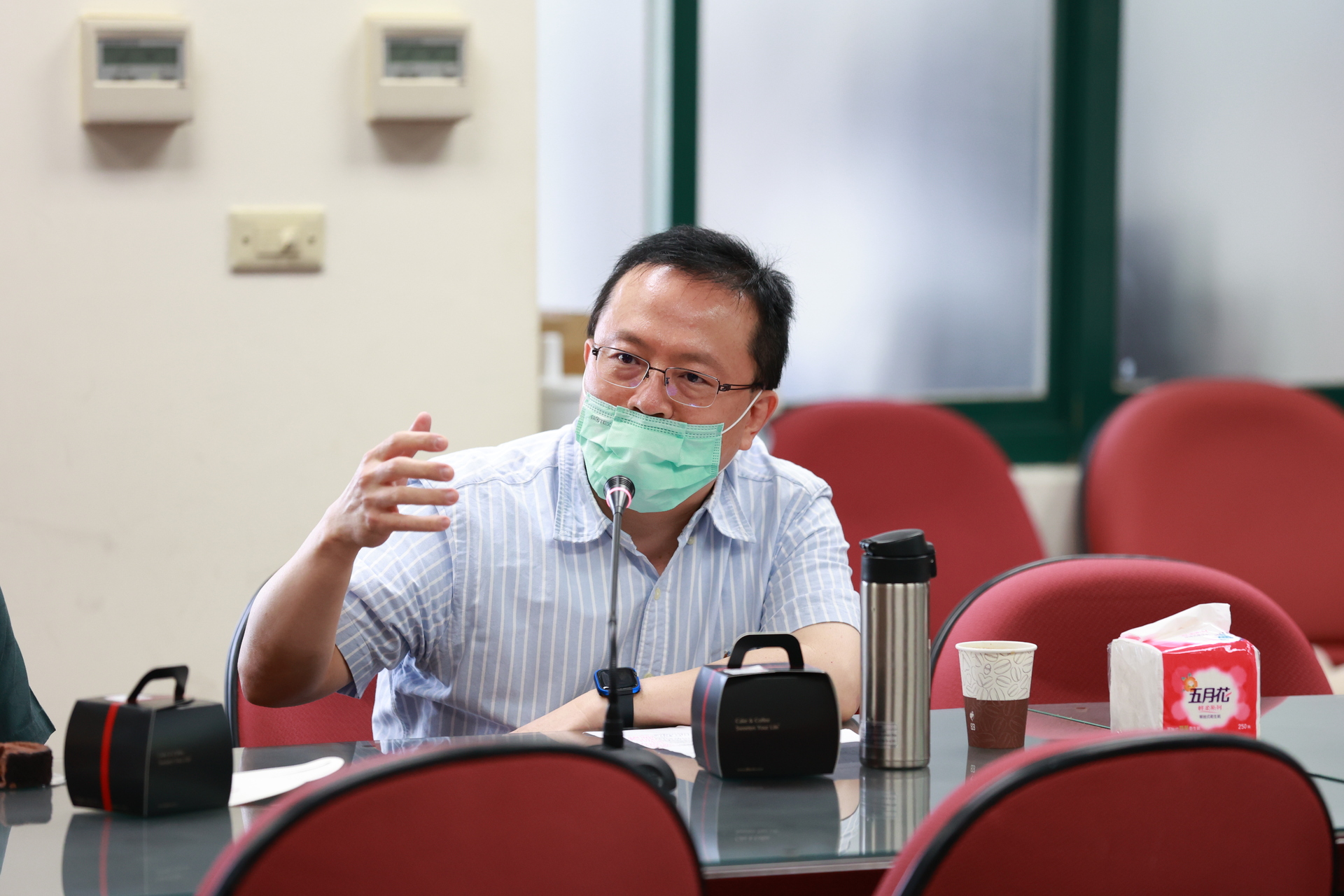 高大校長陳月端偕同主管與管理學院教師交流座談1