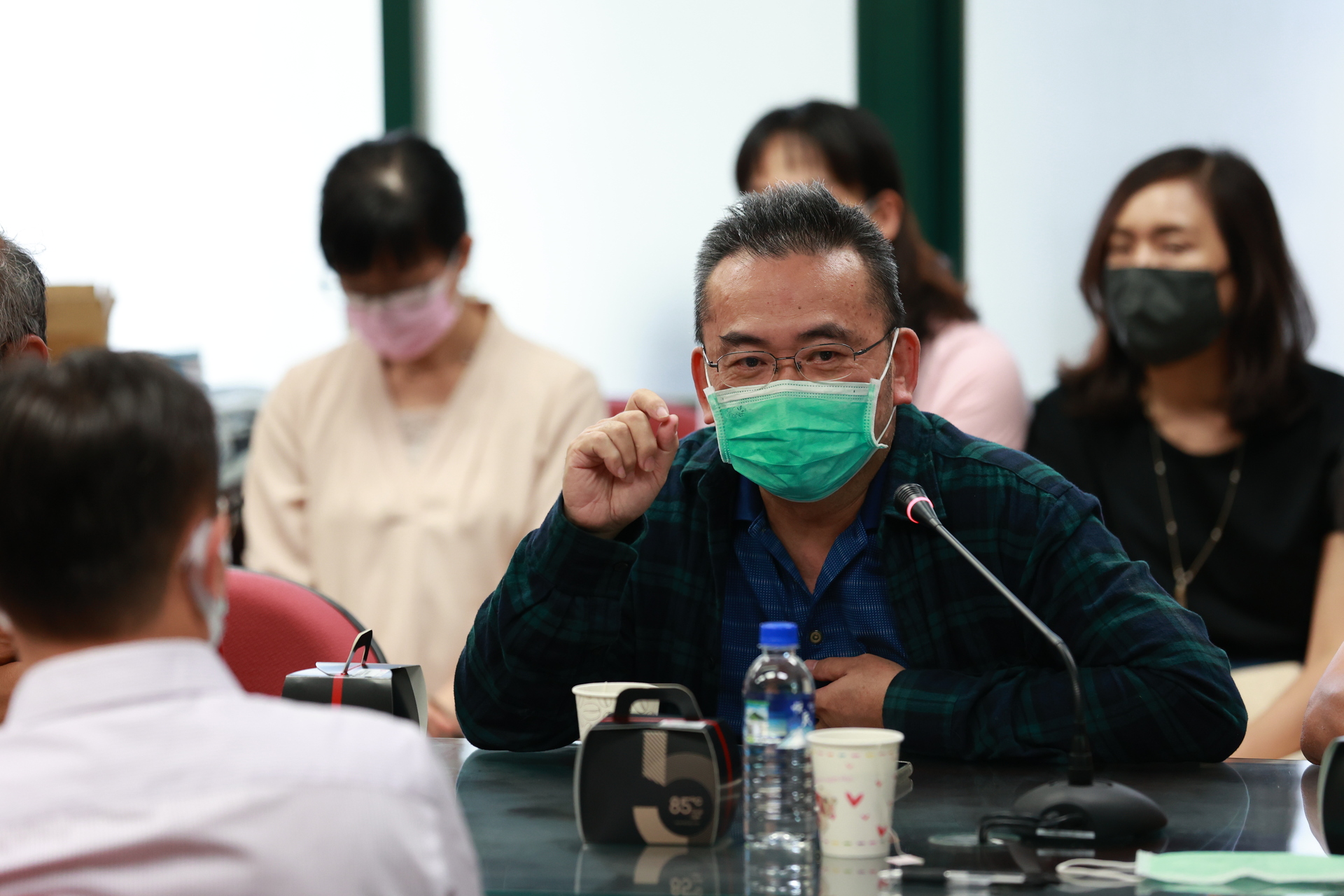 校長偕同主管與管理學院教師交流座談2