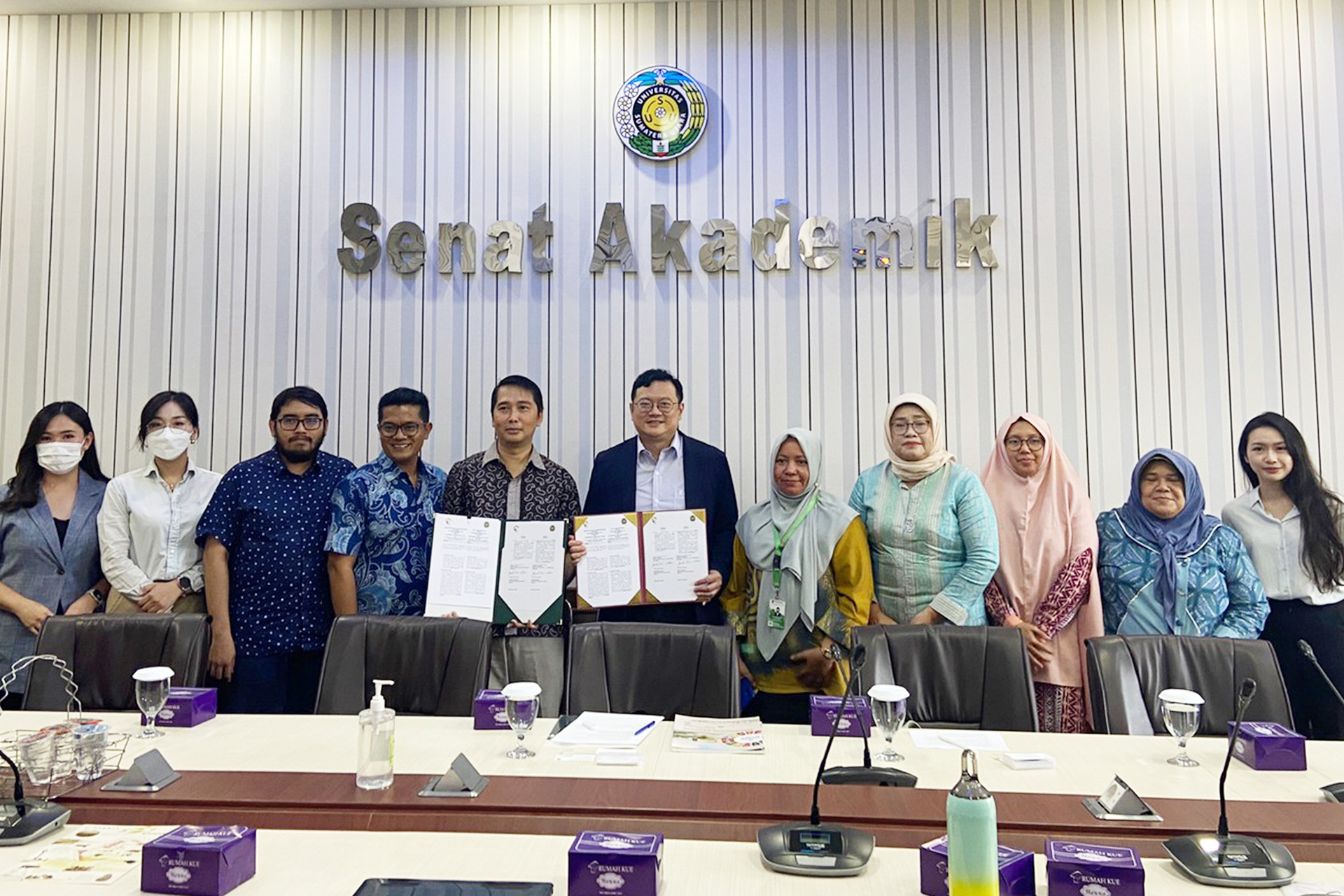 高雄大學國際處吳行浩（左6）率隊出訪印尼棉蘭，深化國際連結、力拼招生、推動華語文教育。