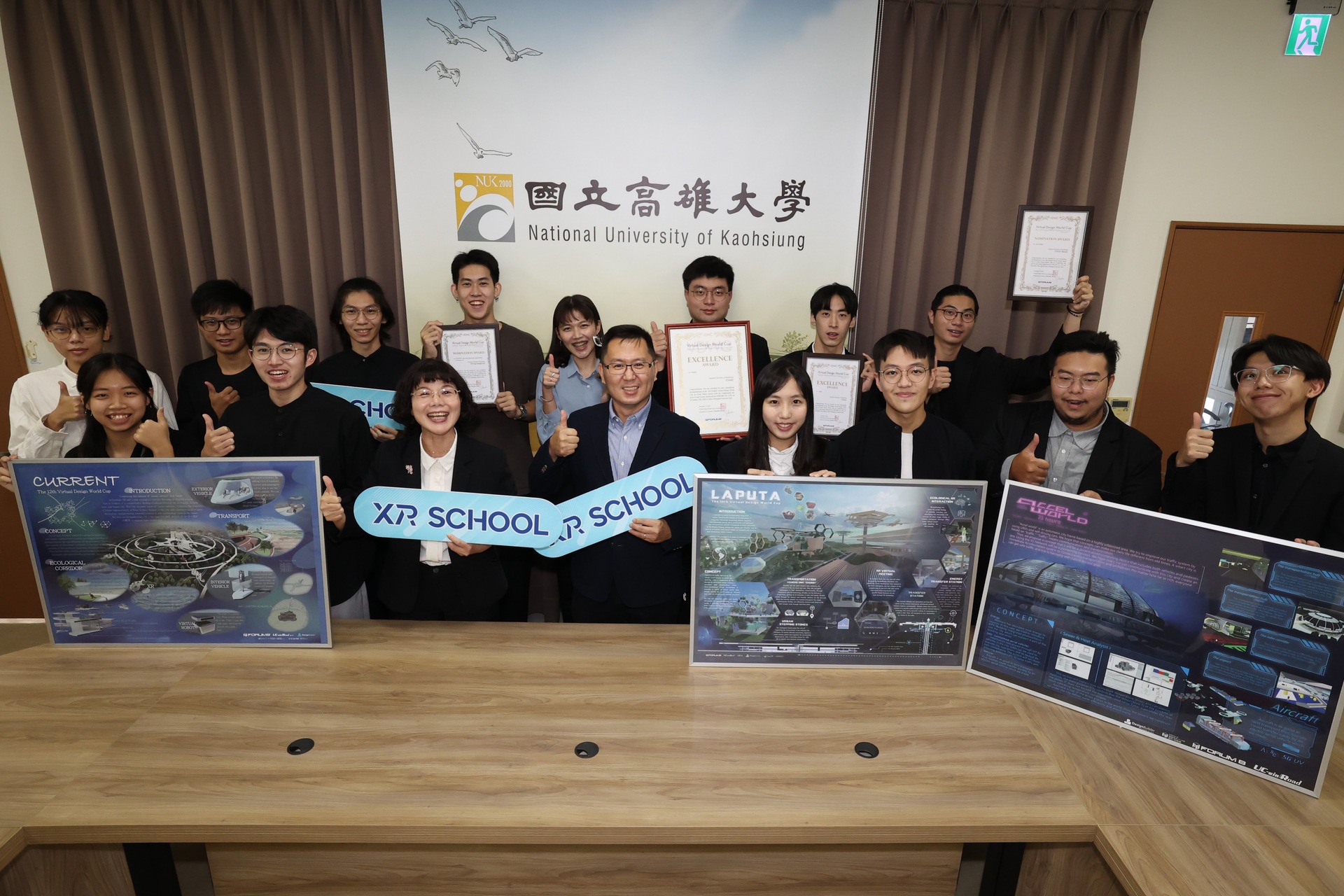 The president of NUK, Yueh-Tuan Chen (the 3rd one from left in the front row) meets teachers and students of XR Micro-learning Program