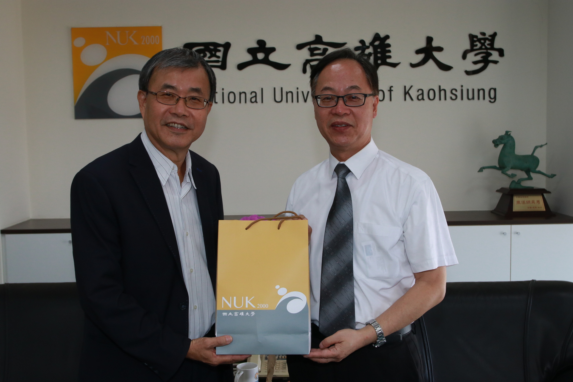 108年04月11日中山大學校長鄭英耀到校拜會本校校長王學亮圖片