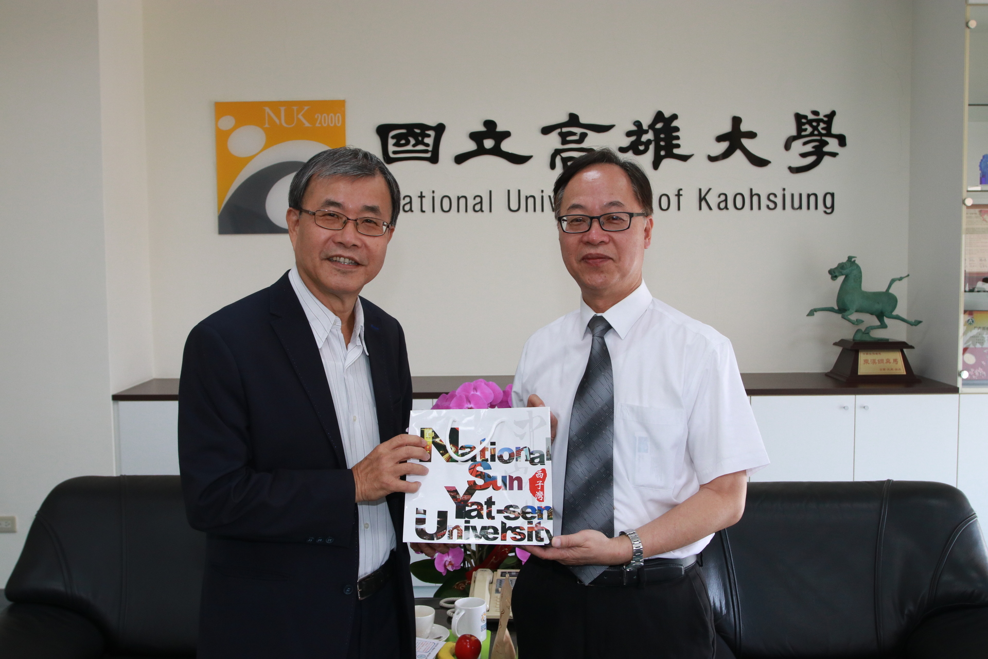 108年04月11日中山大學校長鄭英耀到校拜會本校校長王學亮圖片