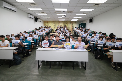 高雄大學企業半導體學程滿週年,從修課、實習到就業接軌產業。