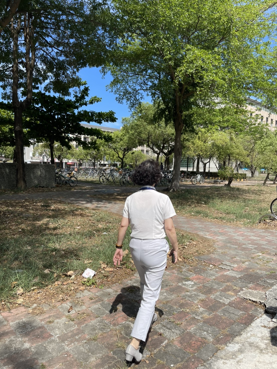 校長陳月端巡視校園防疫措施 05
