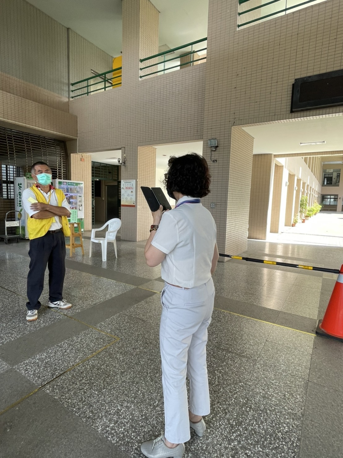 校長陳月端巡視校園防疫措施 06
