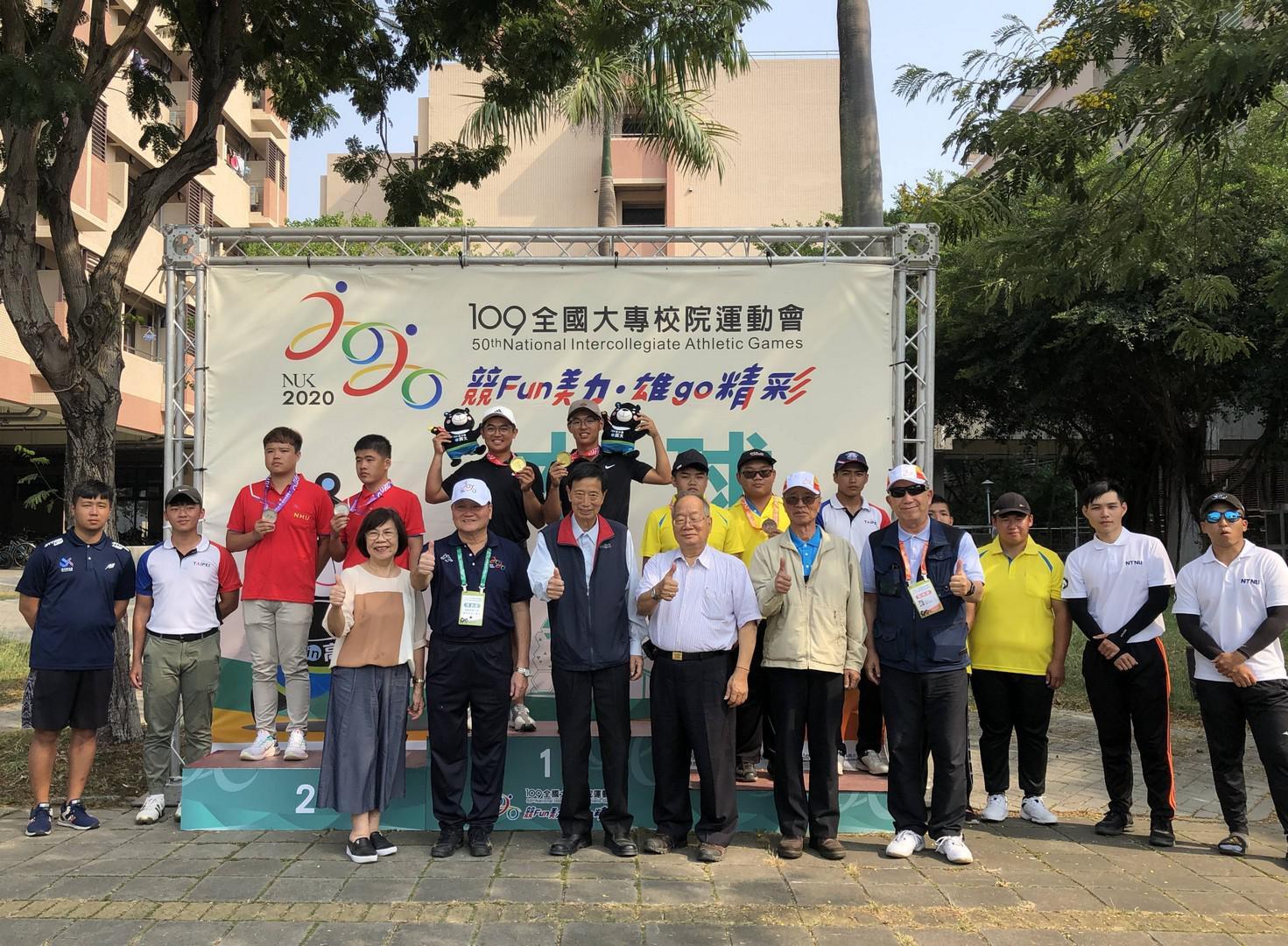 公開男生桿數賽雙人組合照