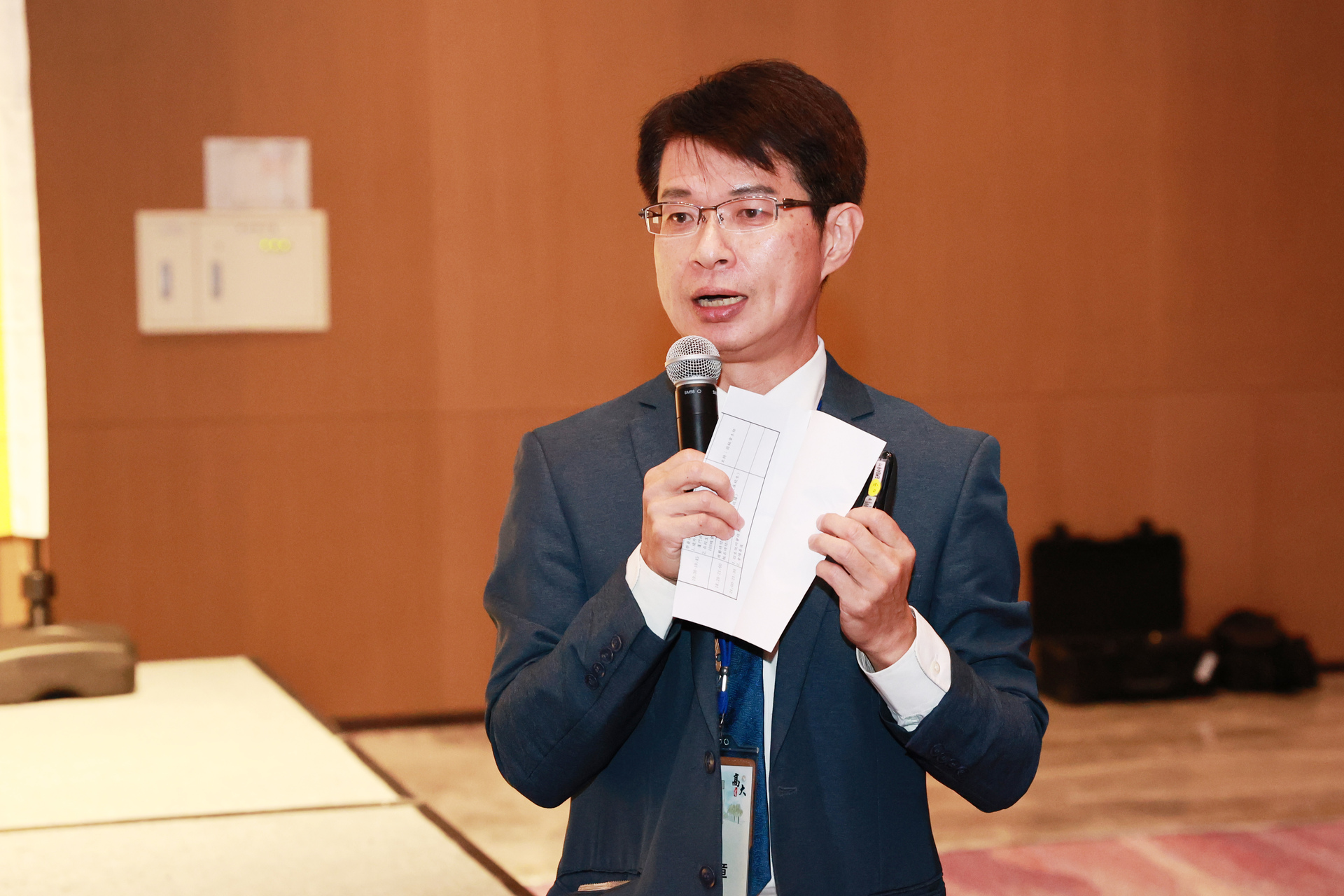 高雄大學EMBA中心主任翁銘章簡報EMBA、EMLBA
