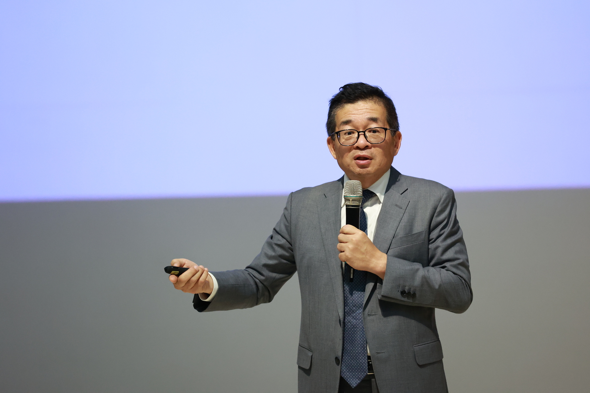 高雄大學《卓越講座》邀大成台灣律師事務所高級合夥人吳尚昆律師開講006