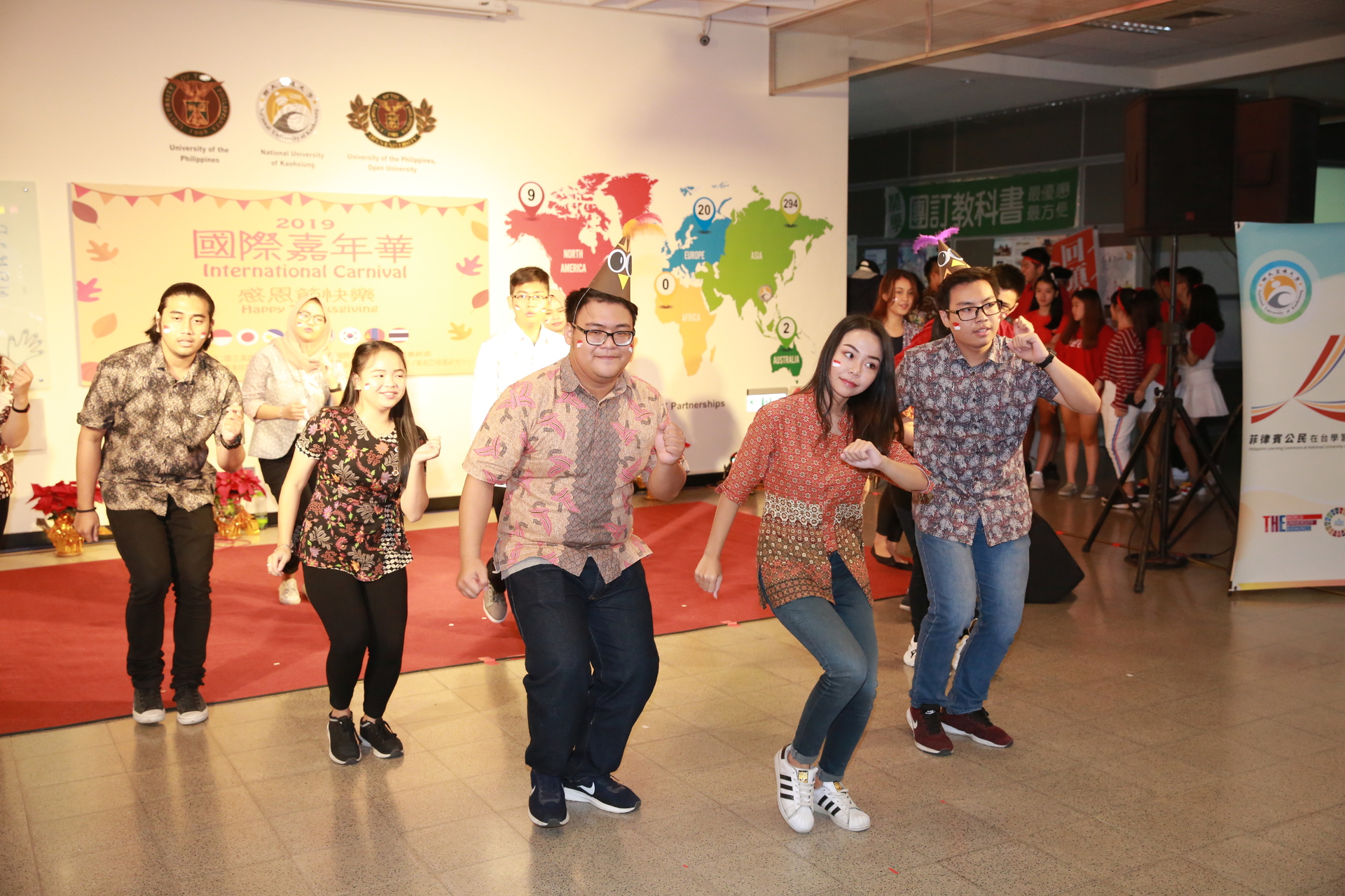 印尼學生表演加里曼丹傳統舞蹈「Tari Japin」