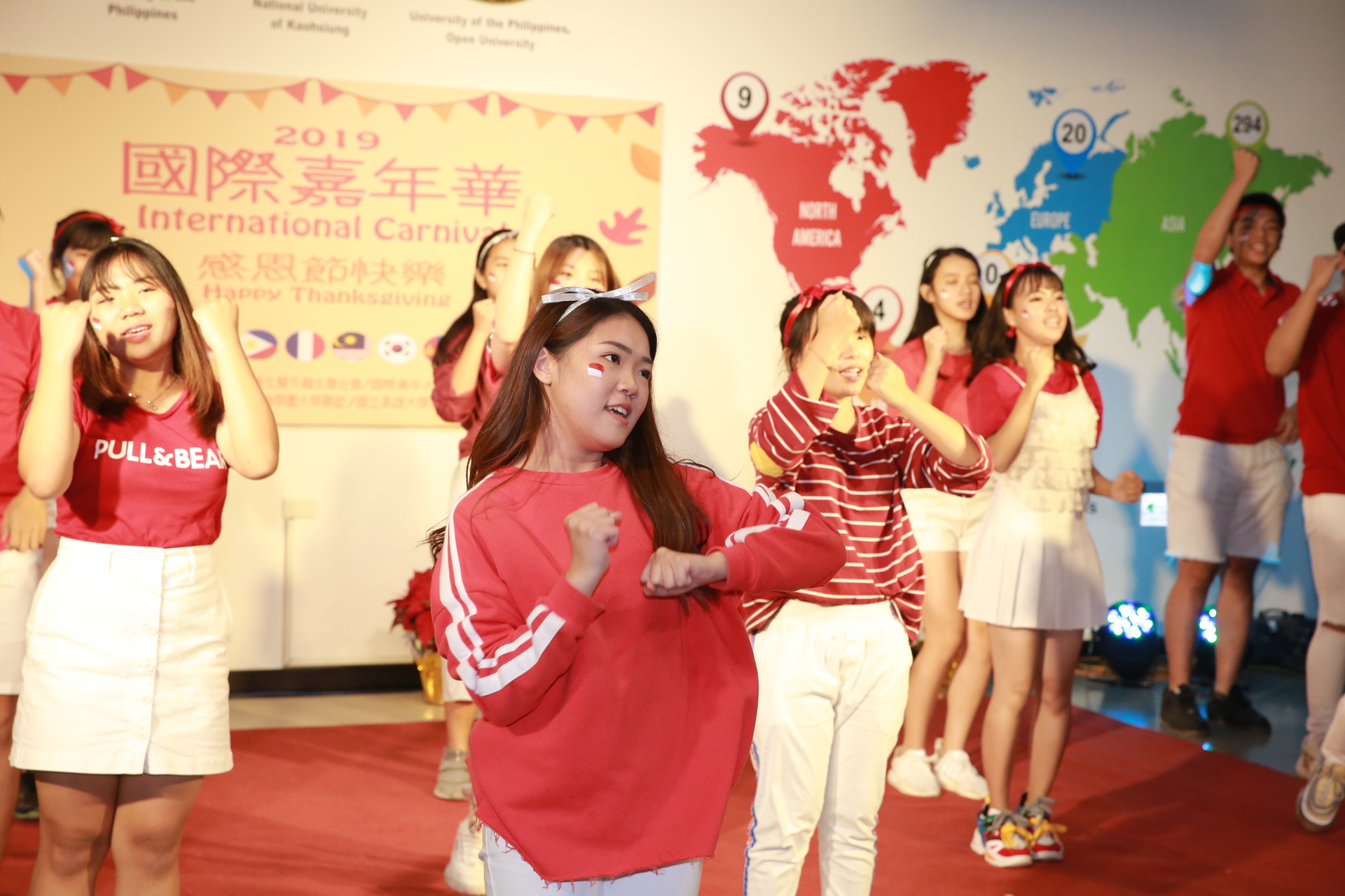 印尼學生表演流行版印尼國歌