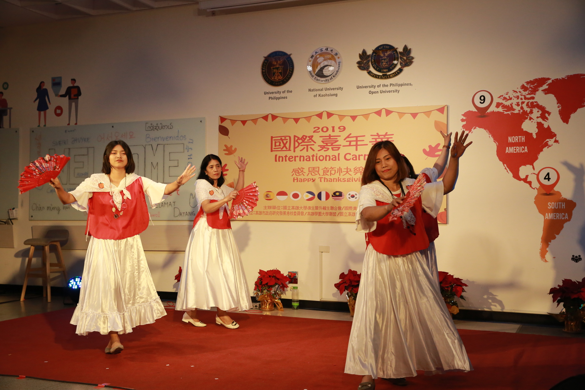 菲律賓新住民及子女帶來當地民俗舞蹈Carinosa Dance