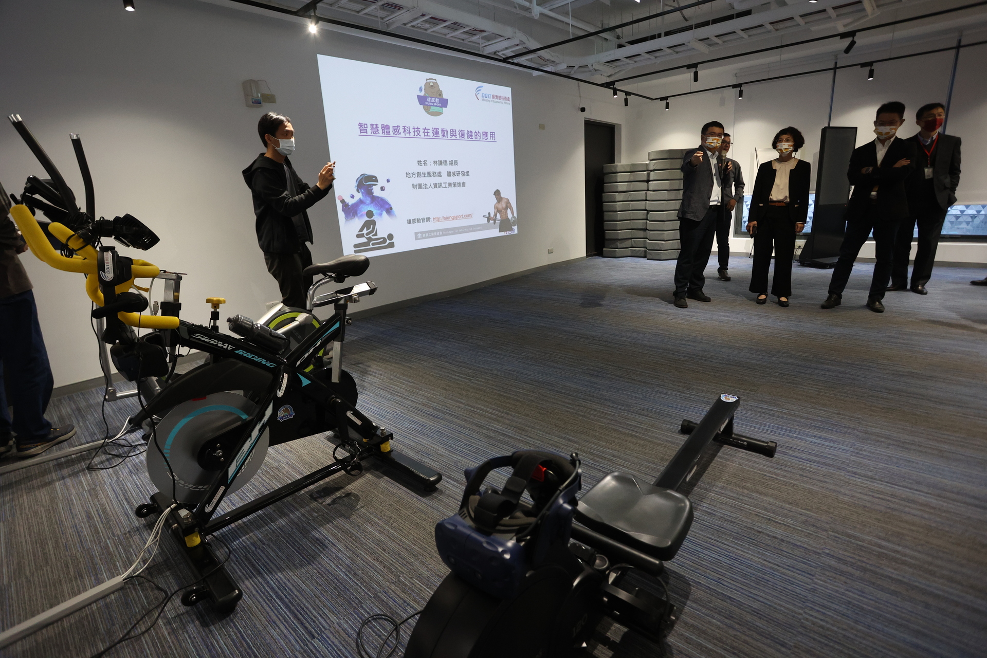 高雄大學參訪亞灣新創園、洽談合作機會006