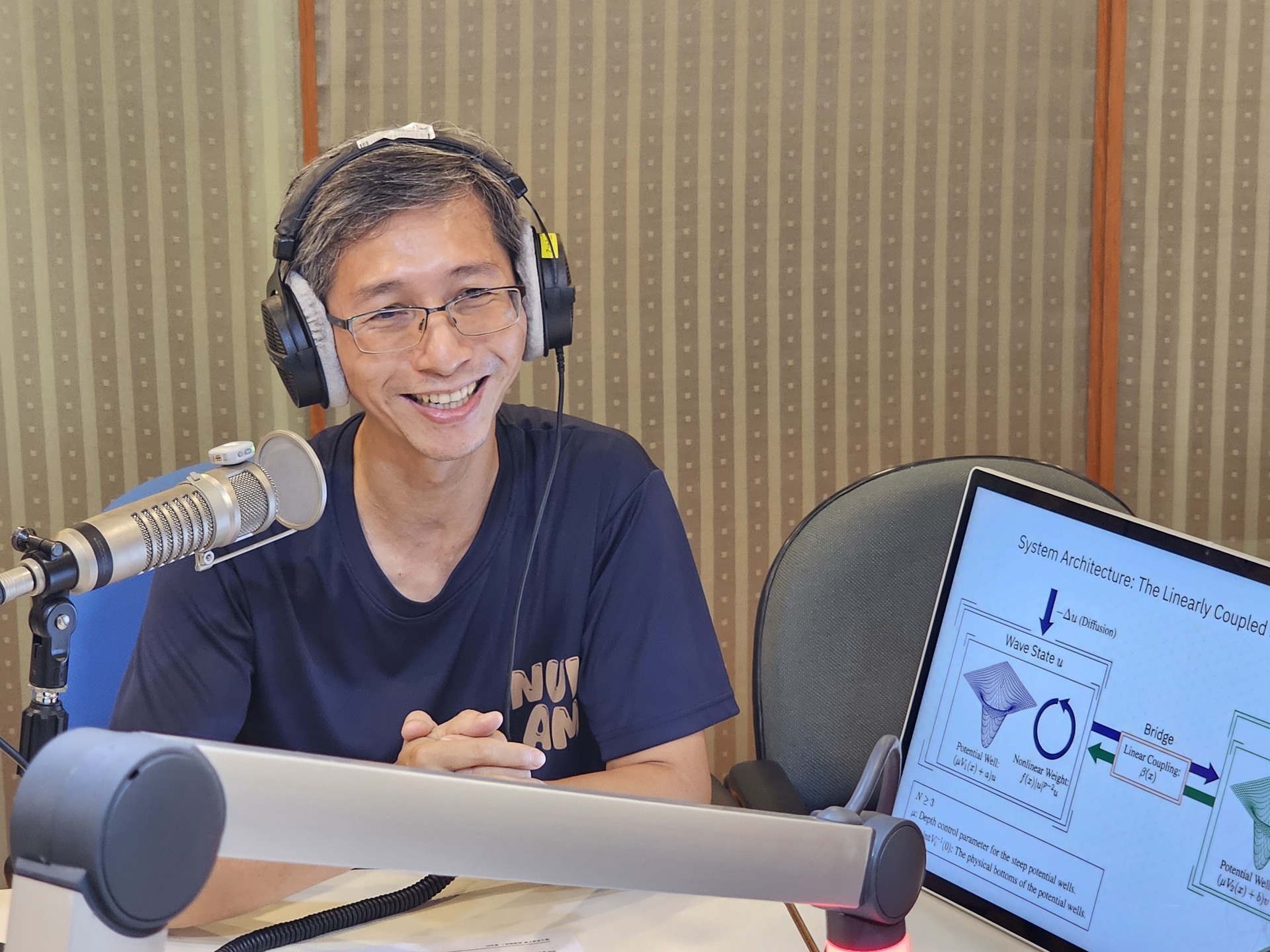 高雄大學應用數學系系主任林英杰接受教廣高雄台專訪003