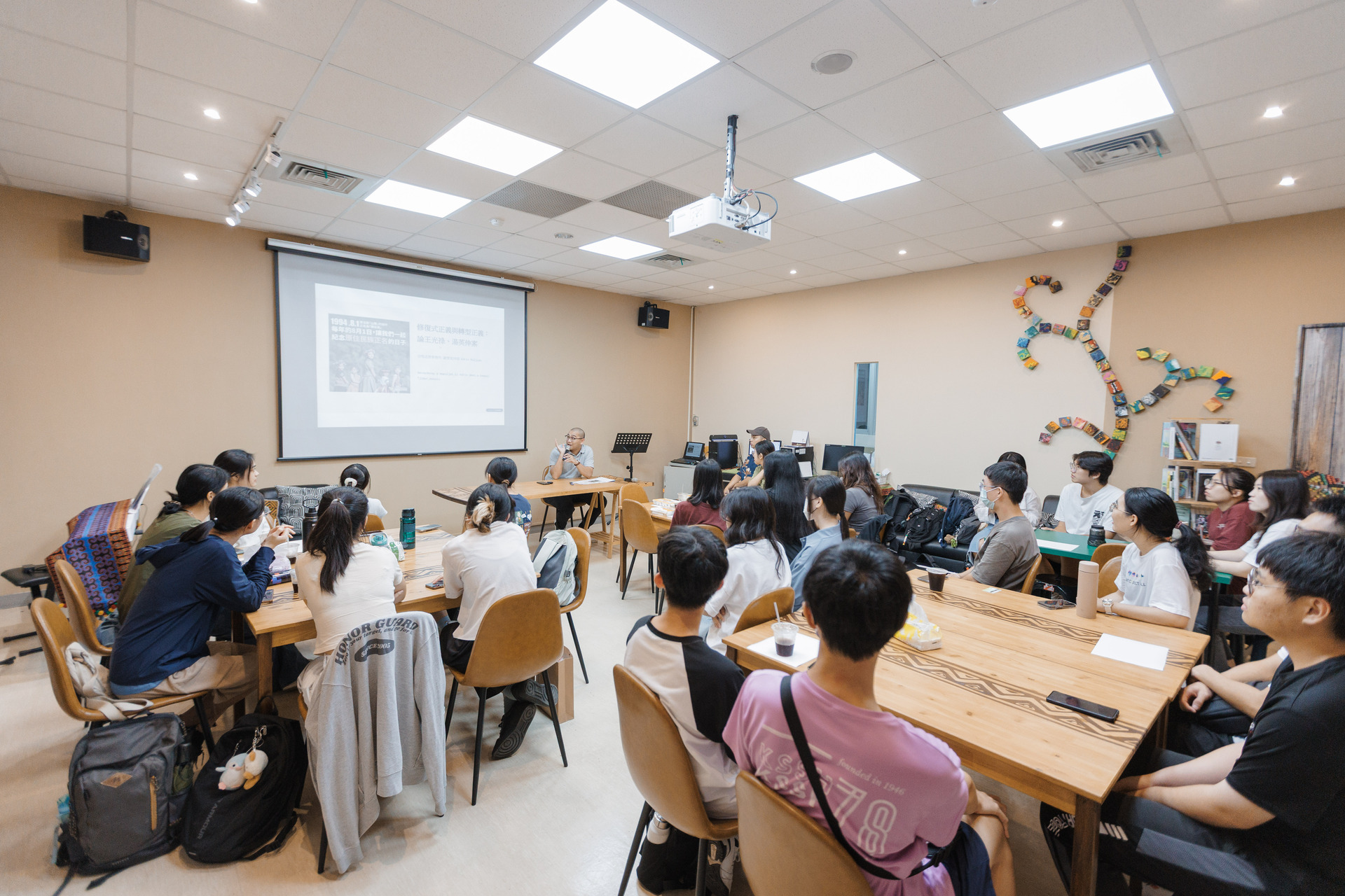 原資中心講座 財法系校友、律師謝懷寬返校開講003圖片