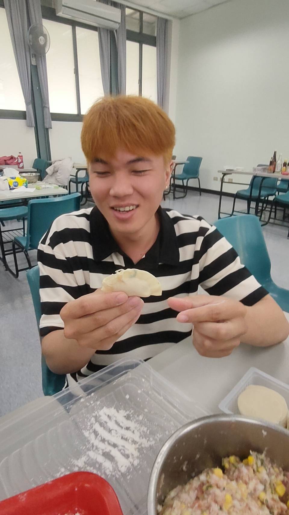 高大語文中心帶領外籍生包水餃迎春002圖片