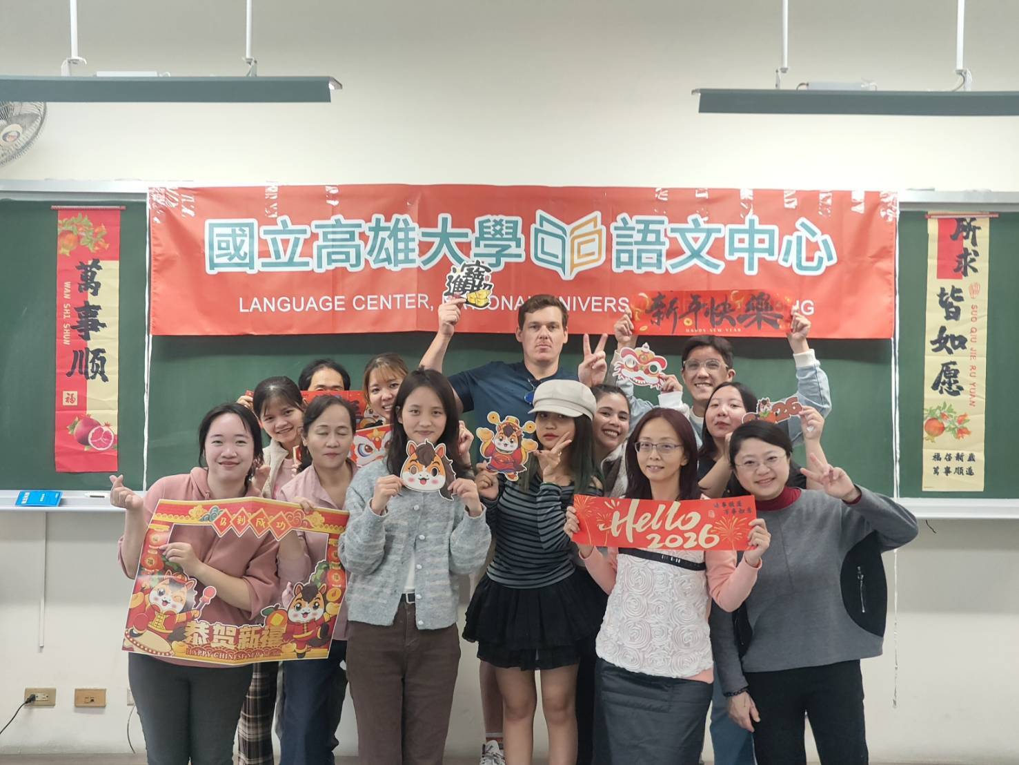 高大語文中心帶領外籍生包水餃迎春007圖片