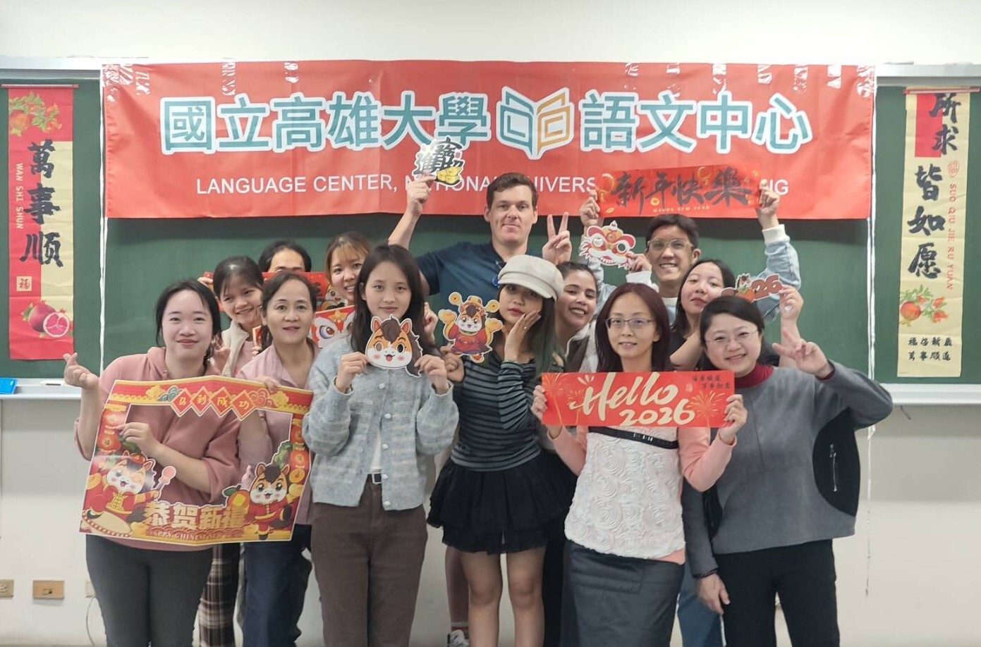 高大語文中心帶領外籍生包水餃迎春008圖片