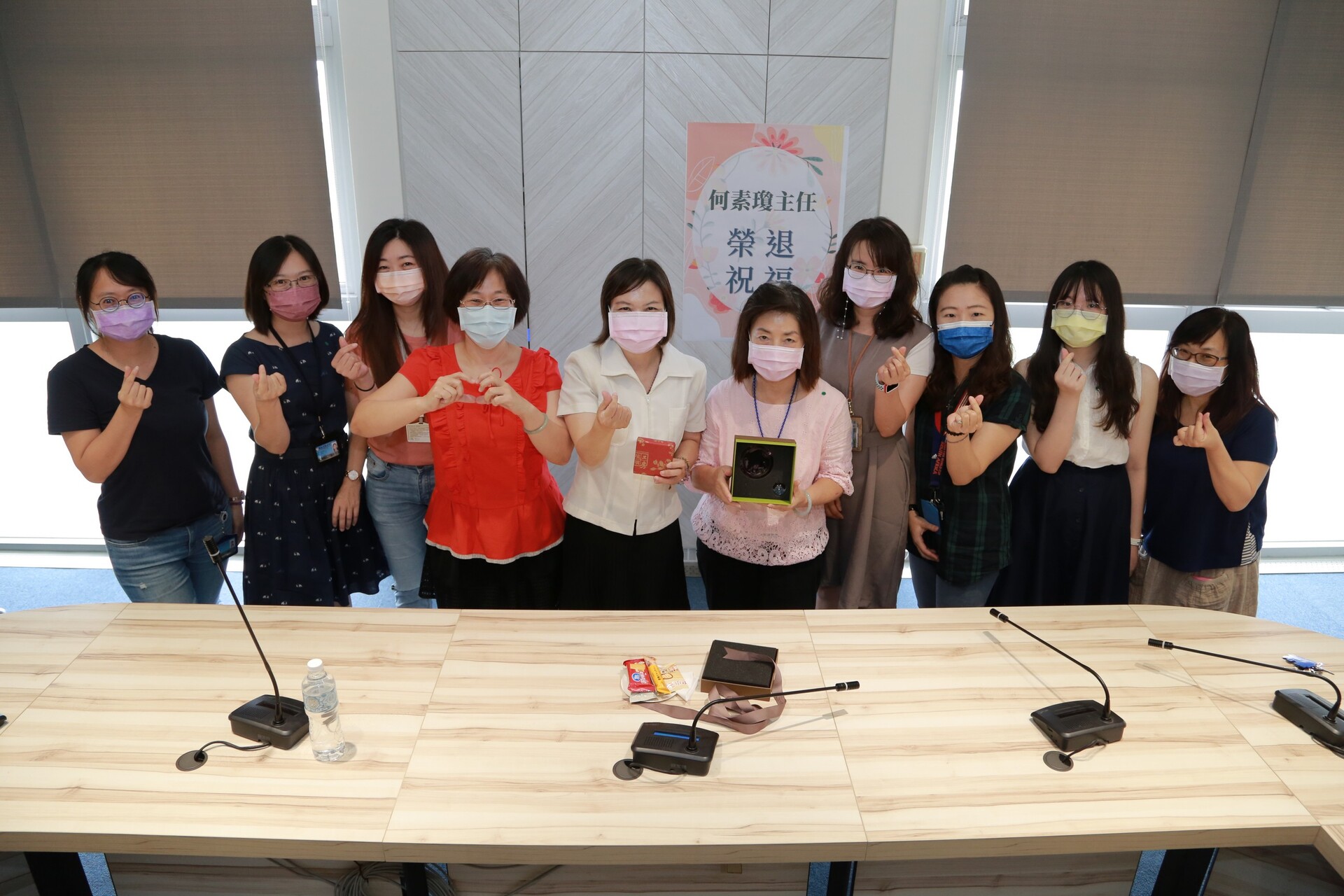 17.主計室同仁與主任的合照