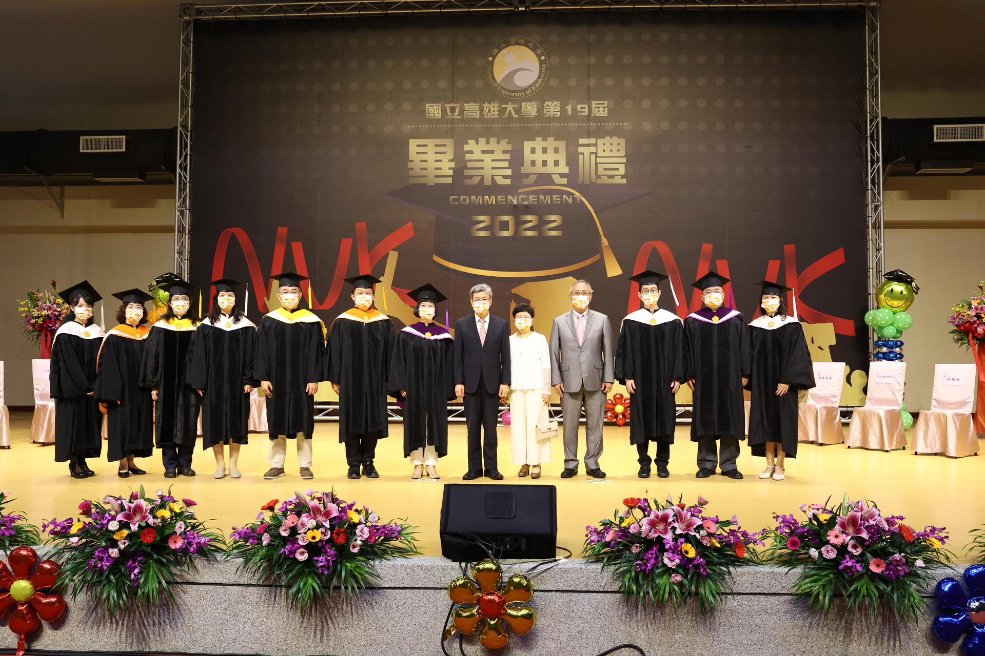 高雄大學師長與前副總統陳建仁伉儷合影