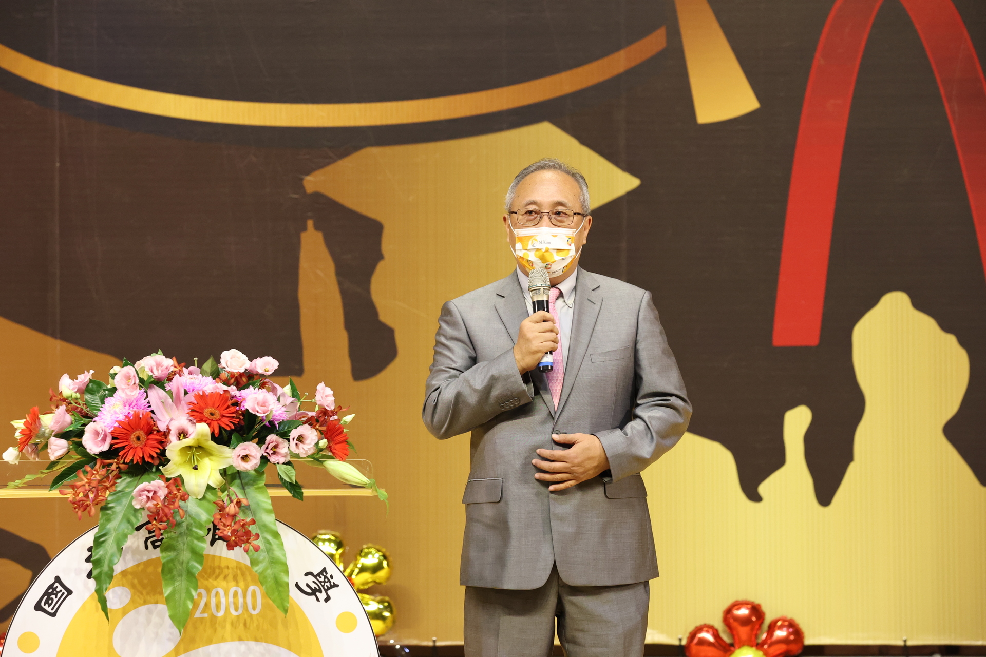 校友會理事長李宗銘提出「學習」、「夢想」、「同窗與師長情誼」等3項「不可畢業」贈以畢業生