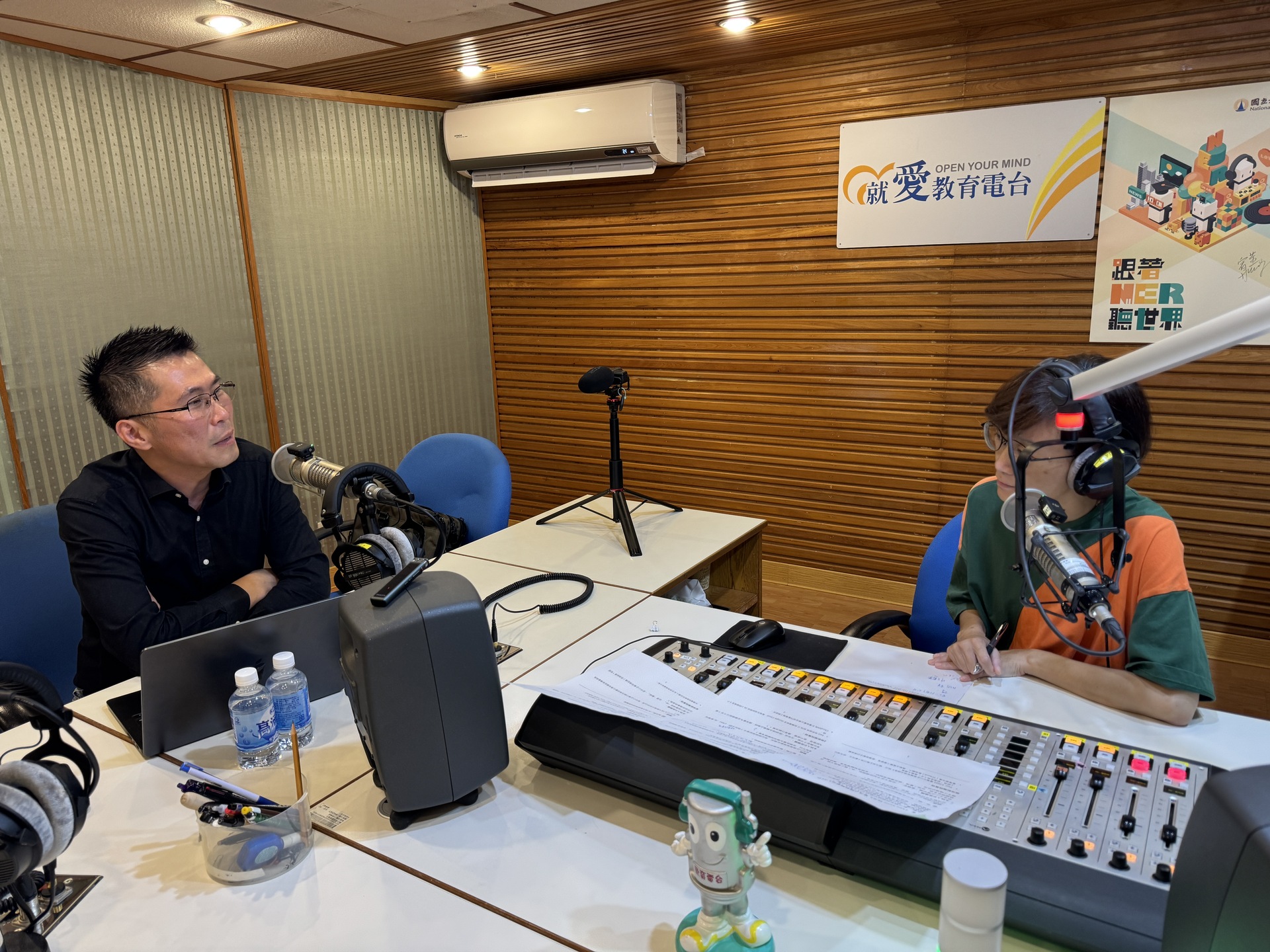 資管系副教授楊書成接受教廣高雄分台《Tea Time時光》節目單元《趨勢瞭望台》專訪003