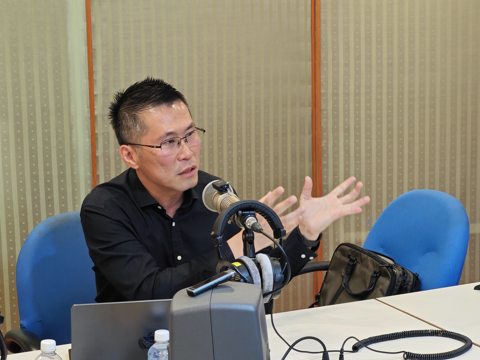 資管系副教授楊書成接受教廣高雄分台《Tea Time時光》節目單元《趨勢瞭望台》專訪006