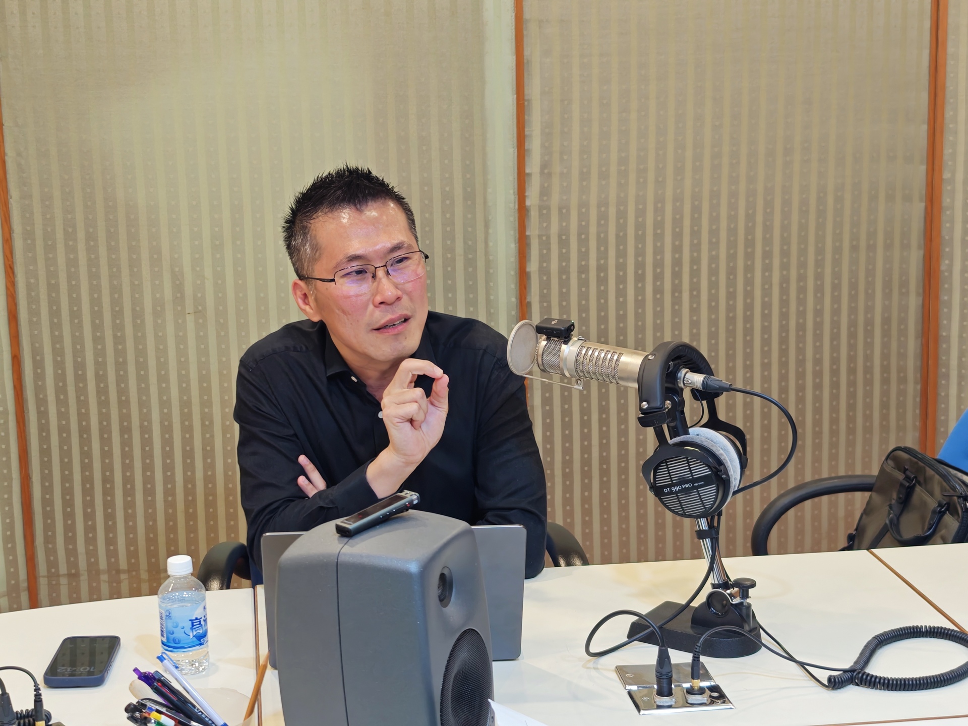 資管系副教授楊書成接受教廣高雄分台《Tea Time時光》節目單元《趨勢瞭望台》專訪008