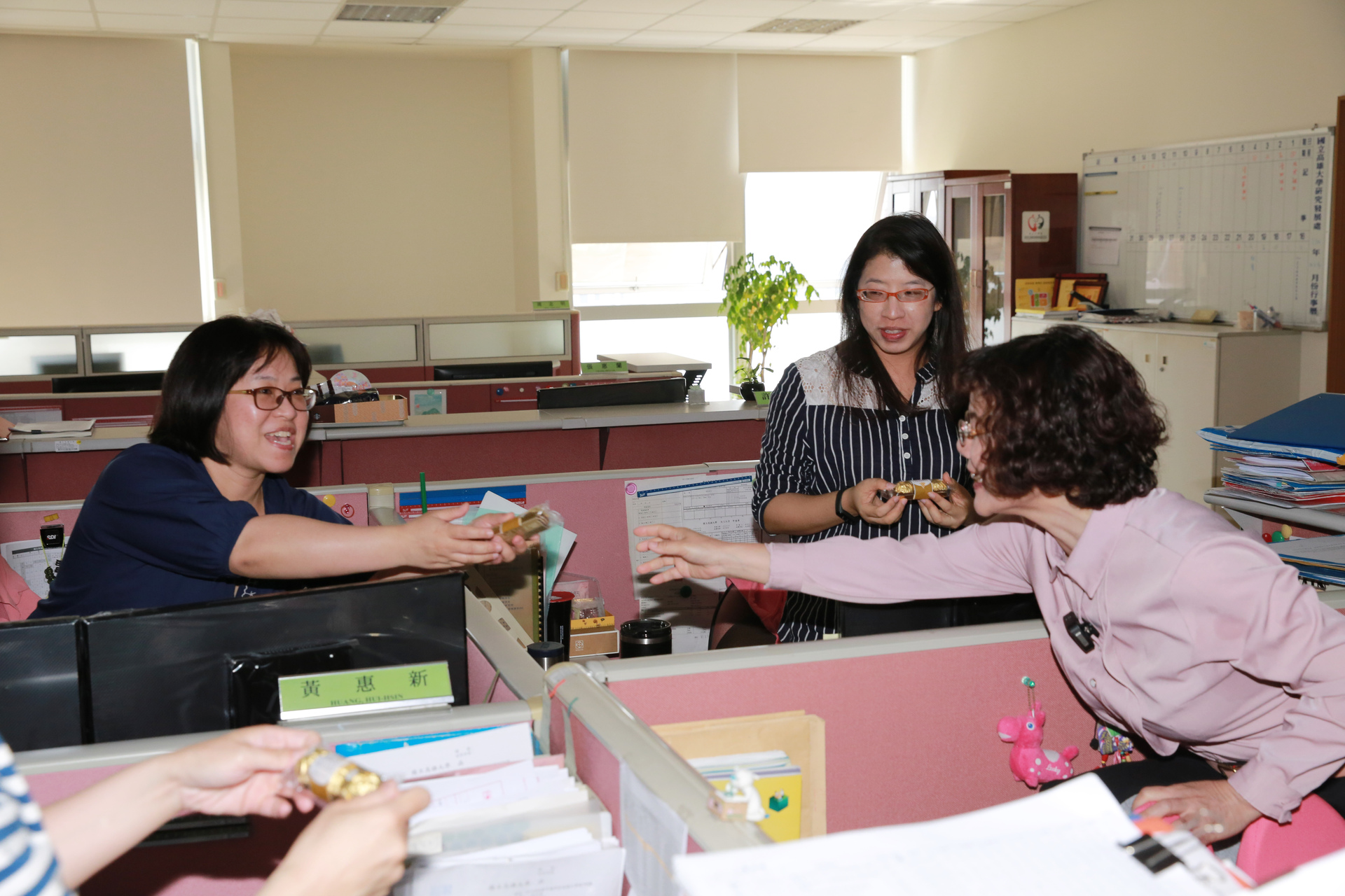 高雄大學校長陳月端祝福姊妹同仁婦女節快樂1