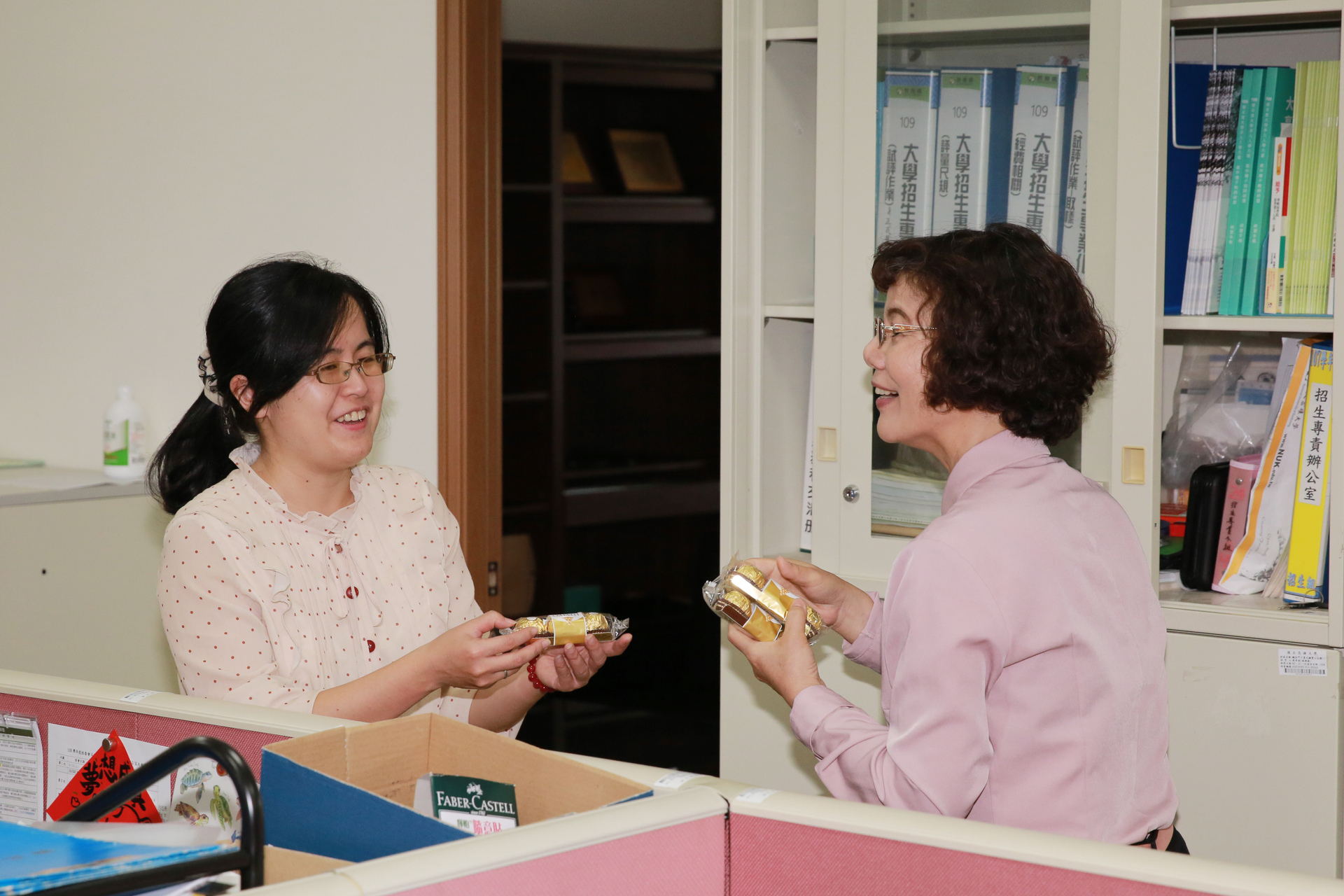 高雄大學校長陳月端祝福姊妹同仁婦女節快樂4