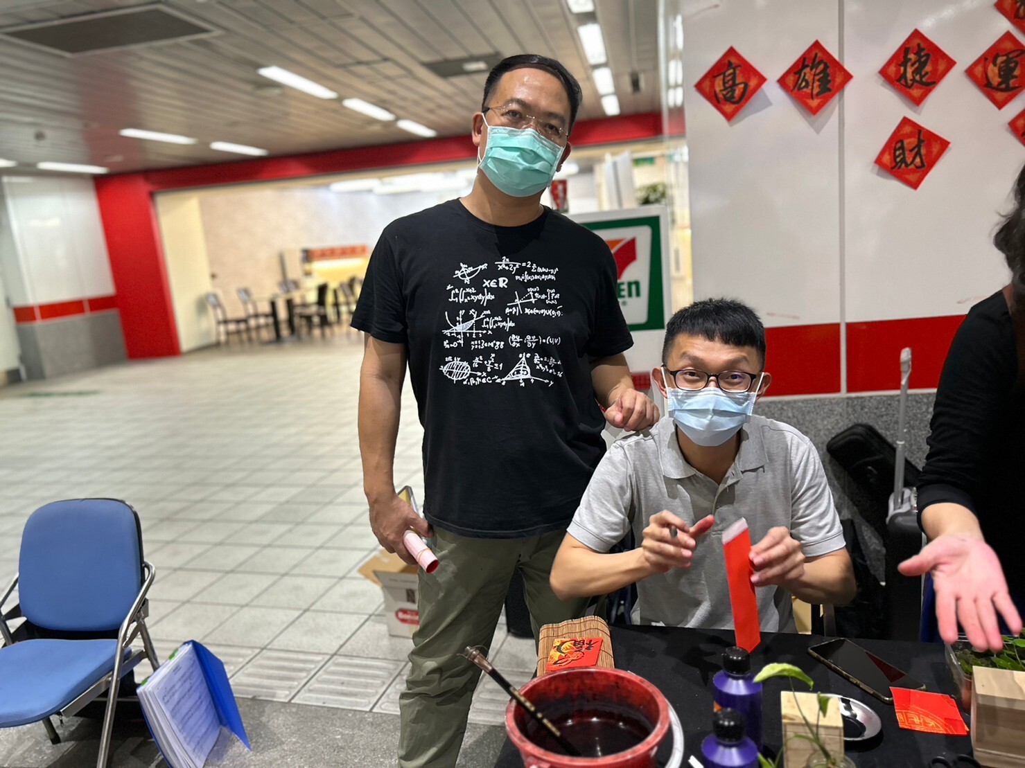 高雄大學書法研究社舉辦揮毫贈春聯活動03