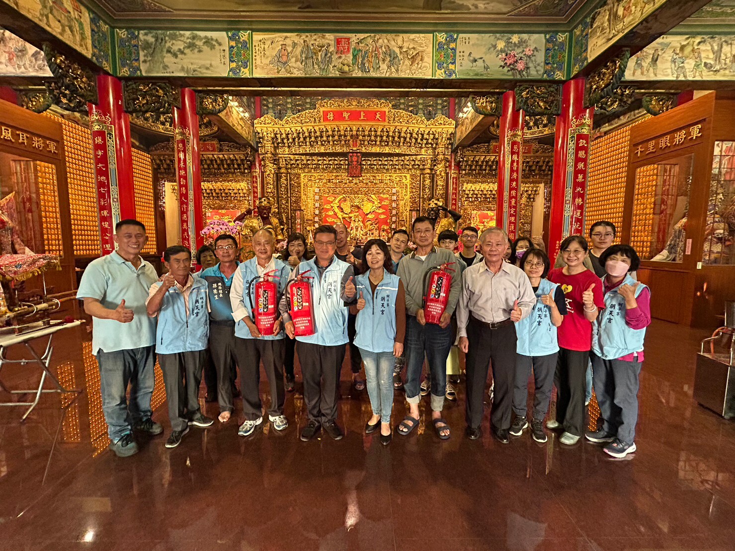 高雄大學書法研究社舉辦揮毫贈春聯活動12