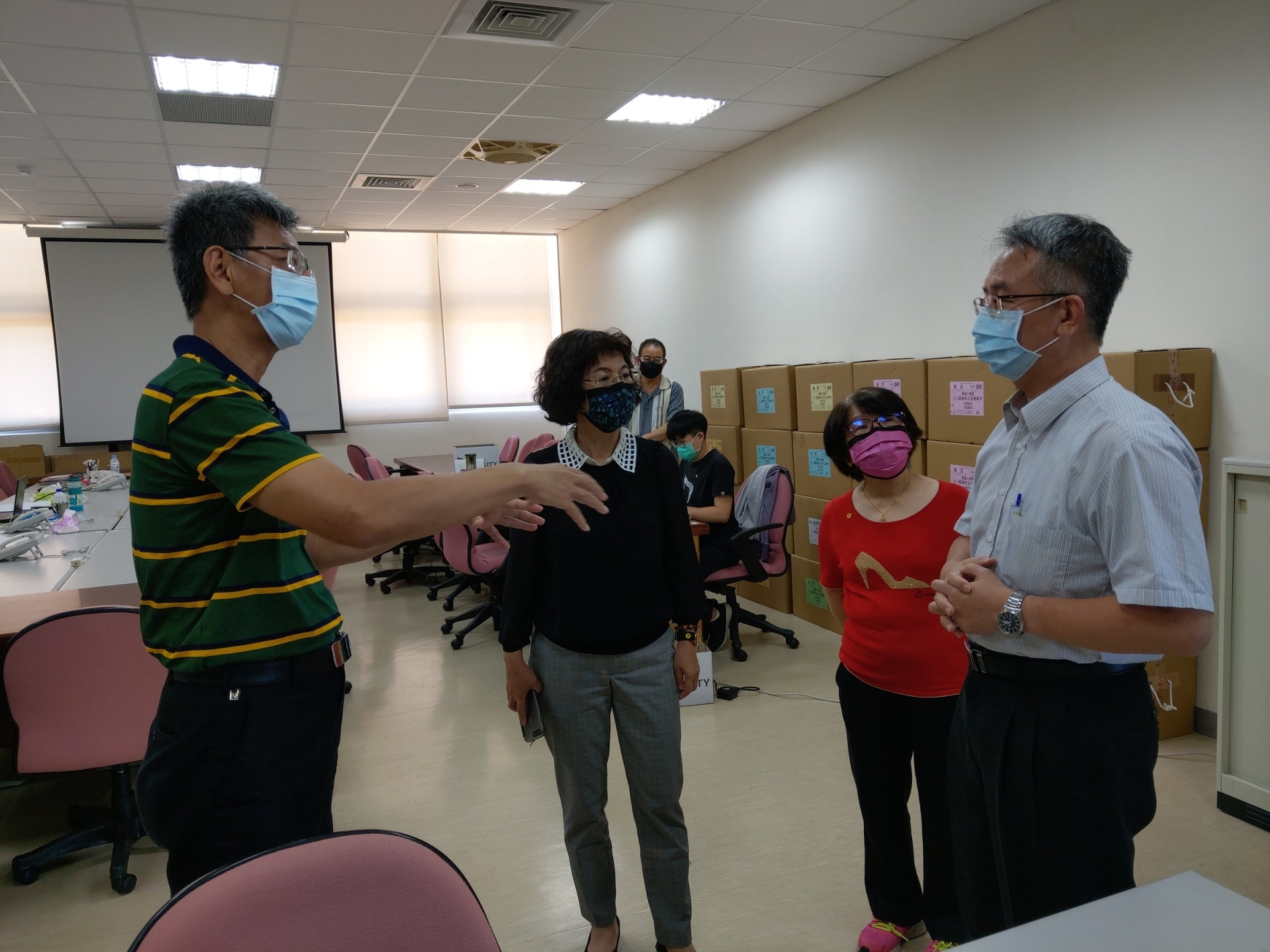 校長陳月端訪視關心異地辦公同仁03