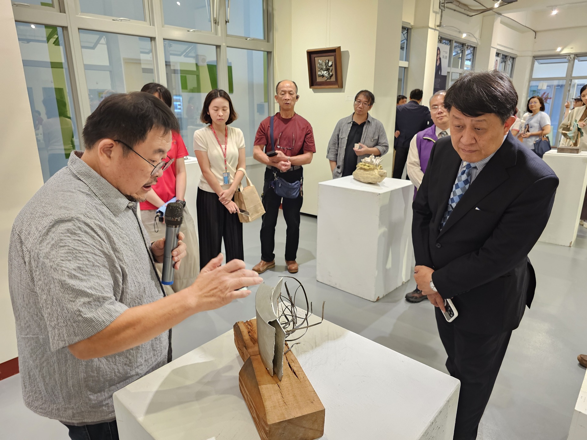 藝創系賴廷鴻、沈明旺、陳冠勳3位教師舉辦「材．技．意」工藝創作聯展於校內活動中心藝文廳展出012
