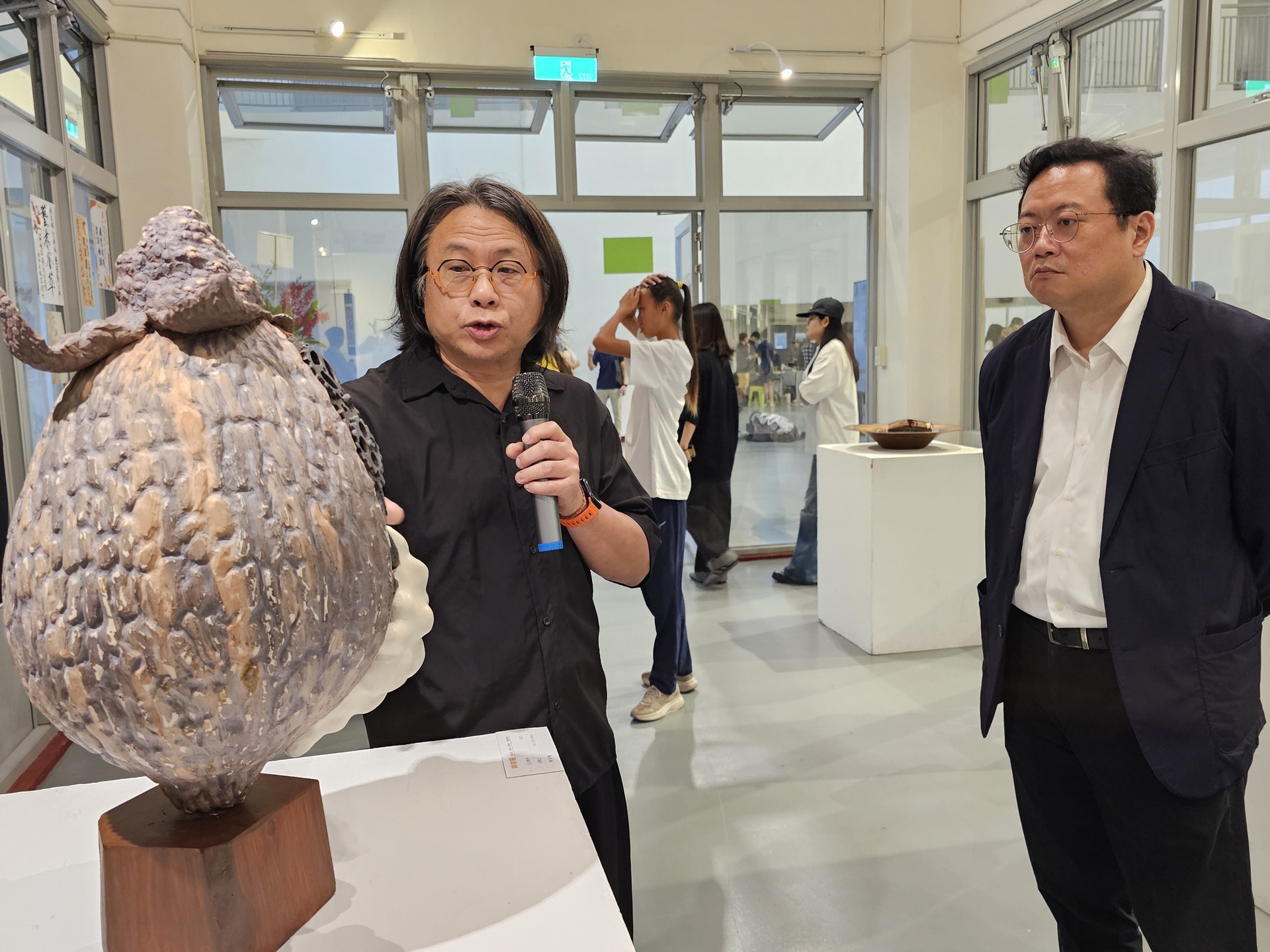 藝創系賴廷鴻、沈明旺、陳冠勳3位教師舉辦「材．技．意」工藝創作聯展於校內活動中心藝文廳展出017