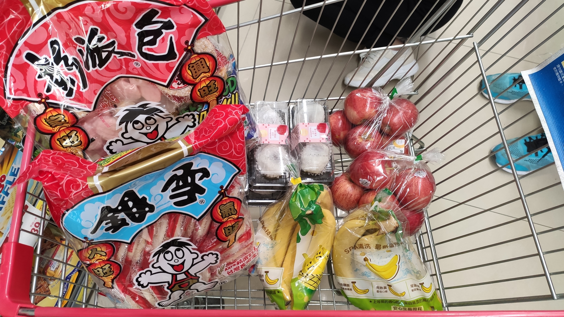 校方用心為居家檢疫港澳生準備餐點零食