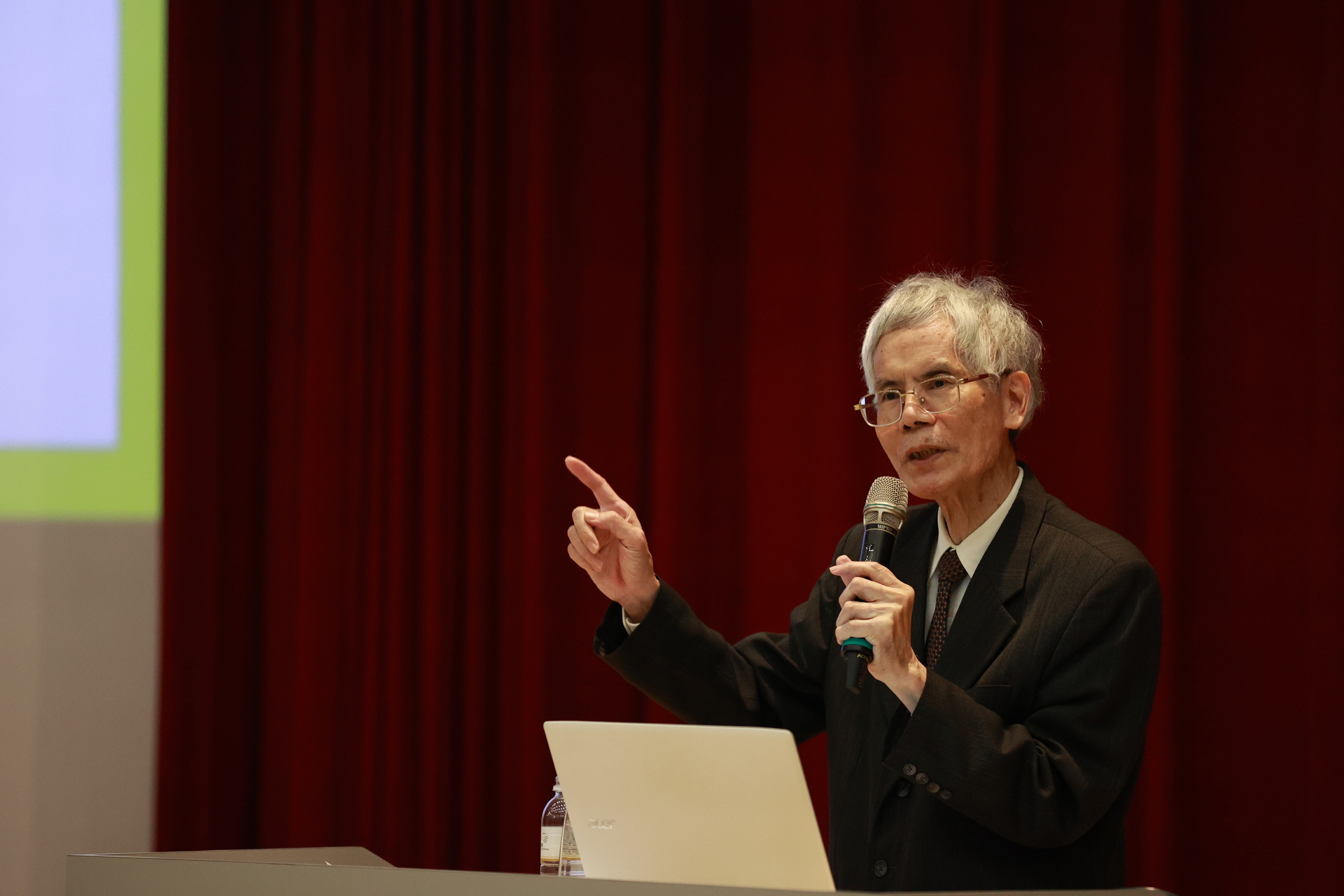 《卓越講座》邀資深新聞人盧世祥開講，解析新聞專業、民主責任與台灣身分認同007圖片