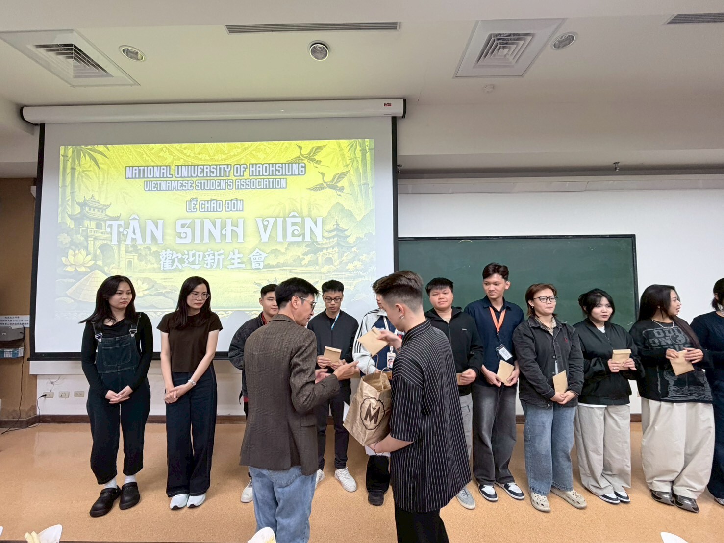 國際處國際專修部舉辦新生歡迎會004圖片