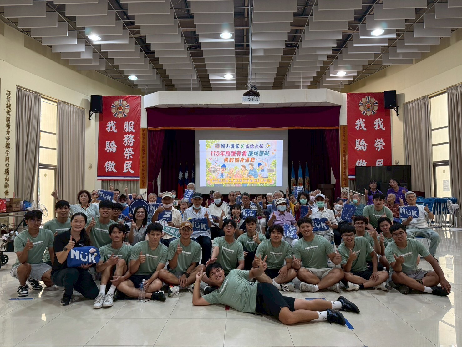 運競系系主任林季嬋1日率領游泳隊學生前往岡山榮譽國民之家，參與「照護有愛 廉潔無礙」活動005
