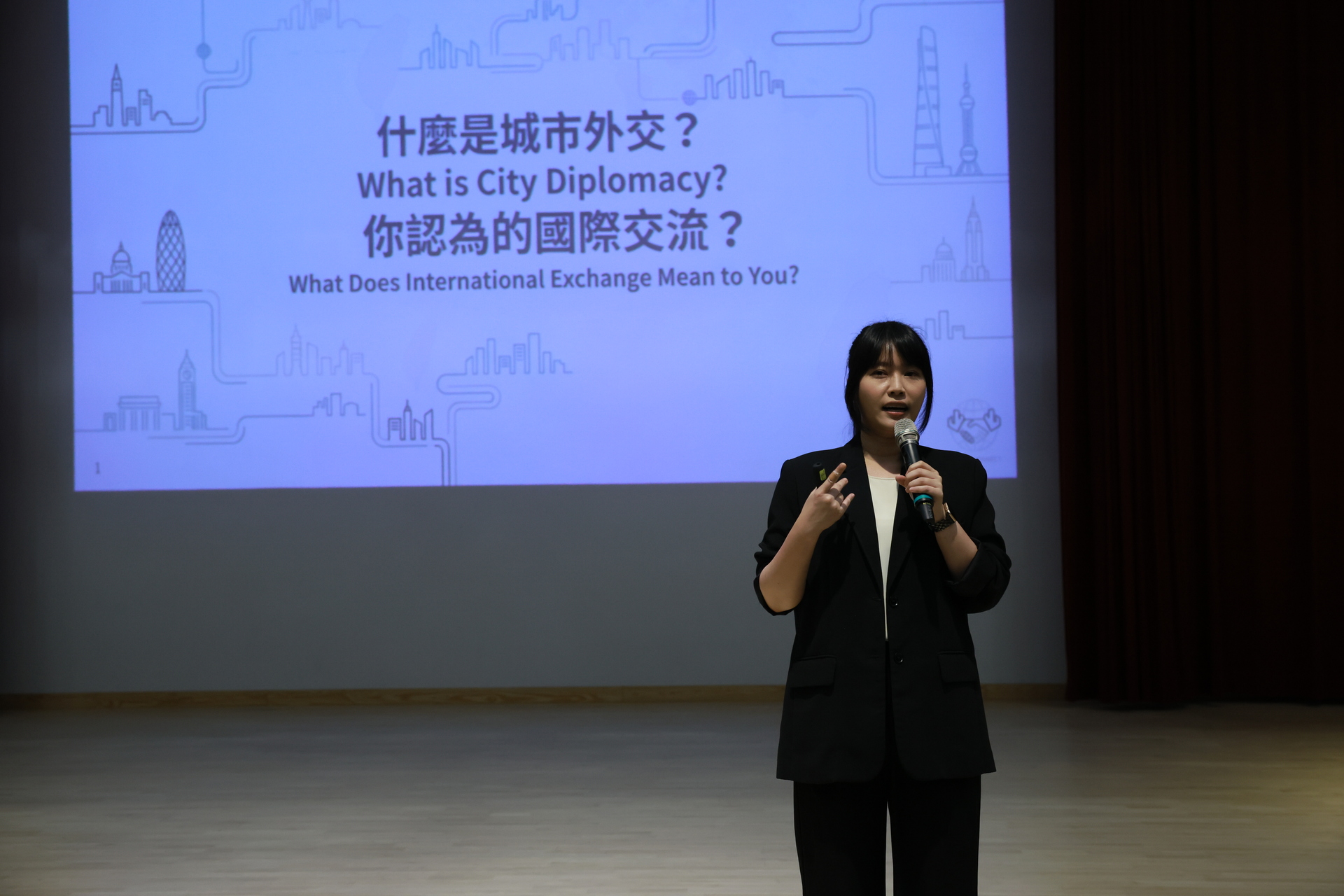 高雄大學《卓越講座》邀高市府行國處處長張硯卿談城市外交009